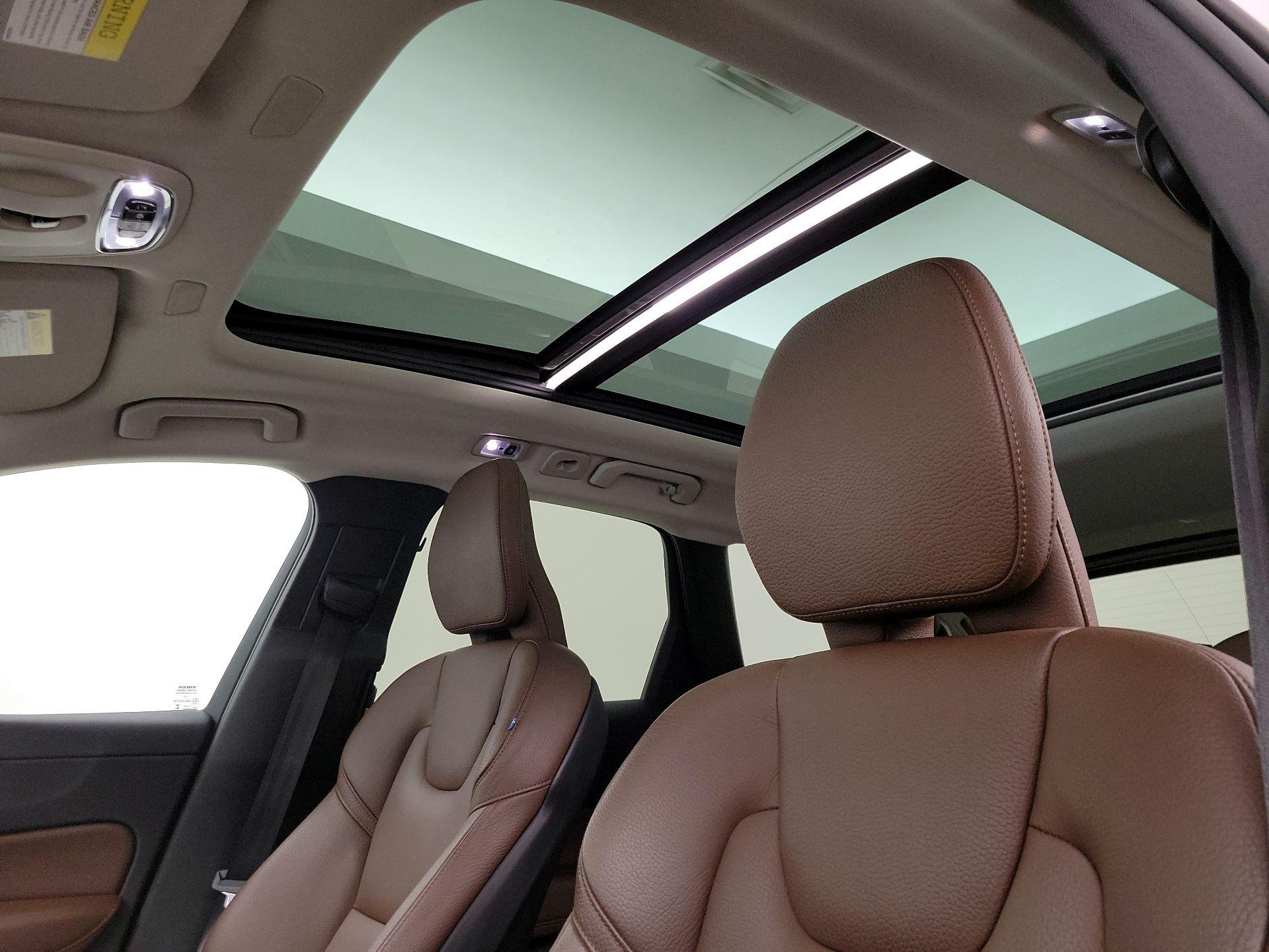 Thumbnail: 2019 Volvo XC60 - 20