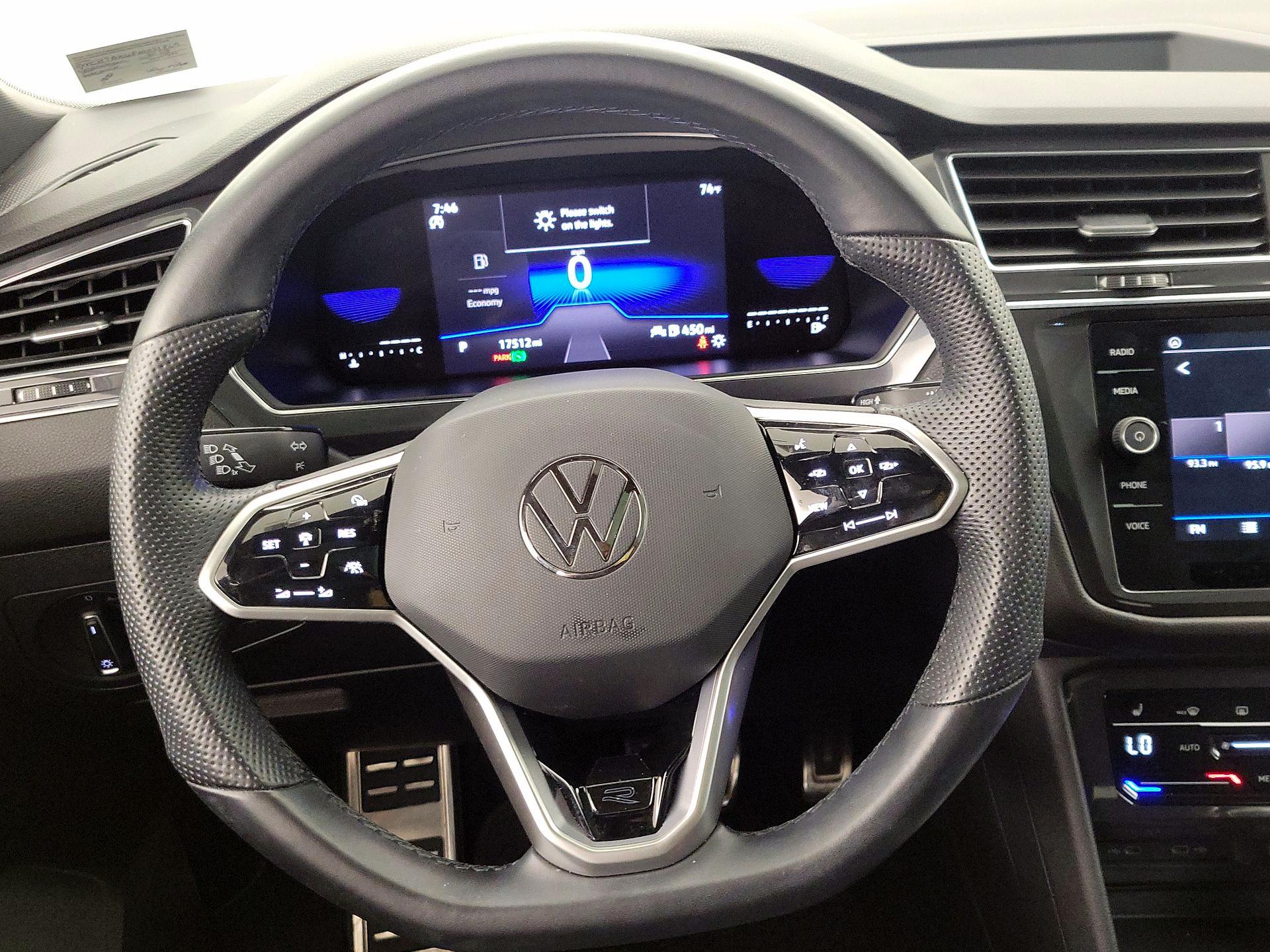 Thumbnail: 2023 Volkswagen Tiguan - 10