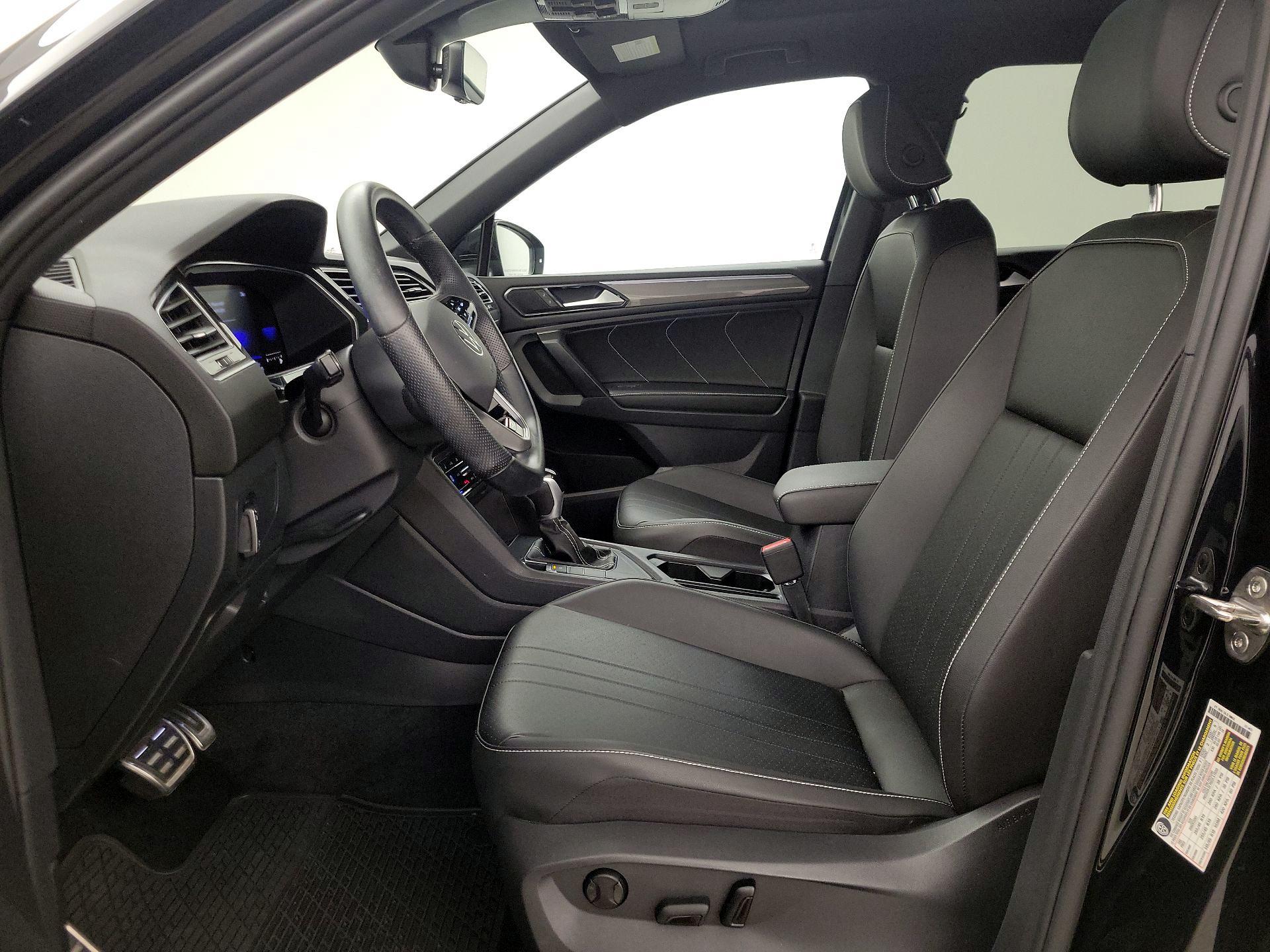 Thumbnail: 2023 Volkswagen Tiguan - 11