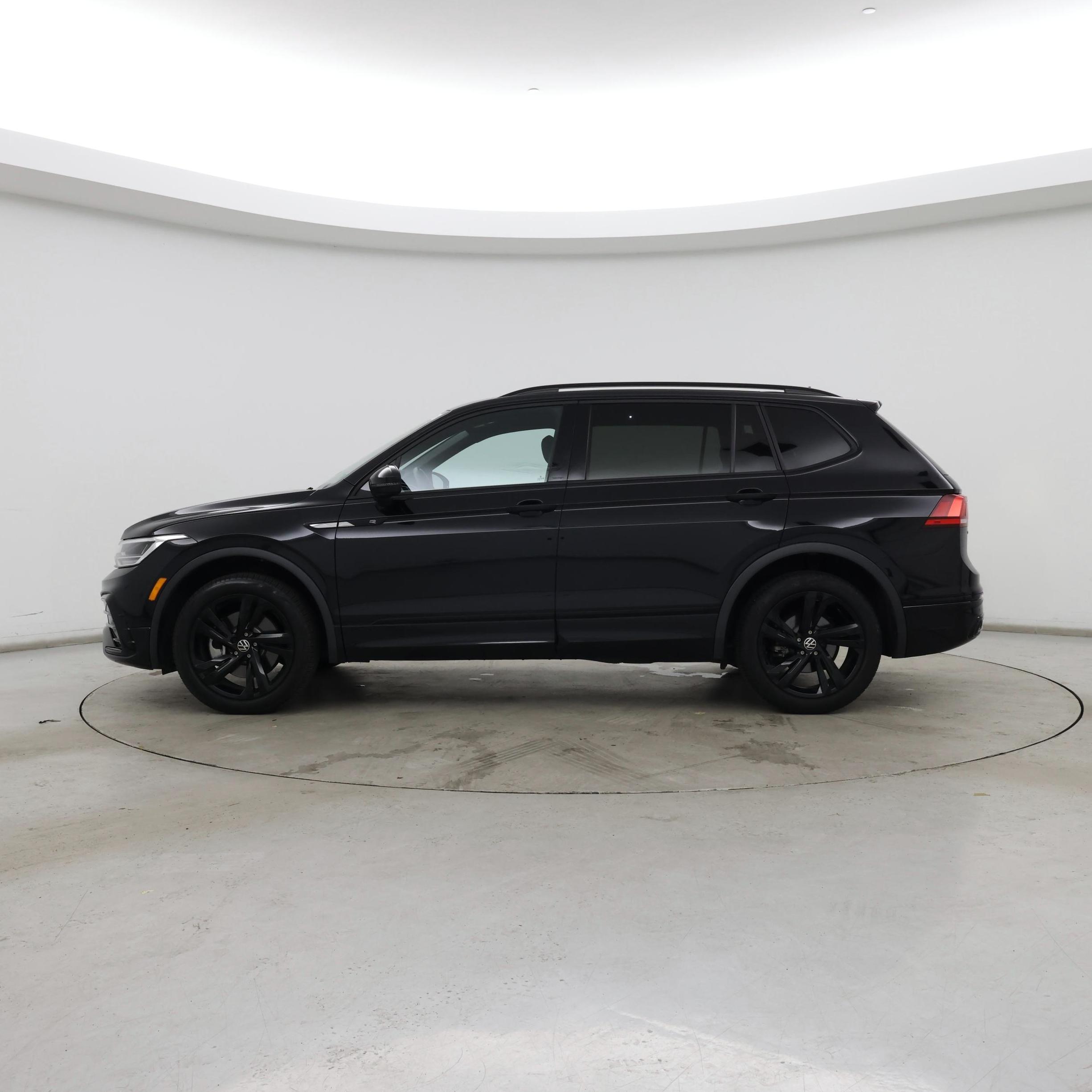 Thumbnail: 2023 Volkswagen Tiguan - 3