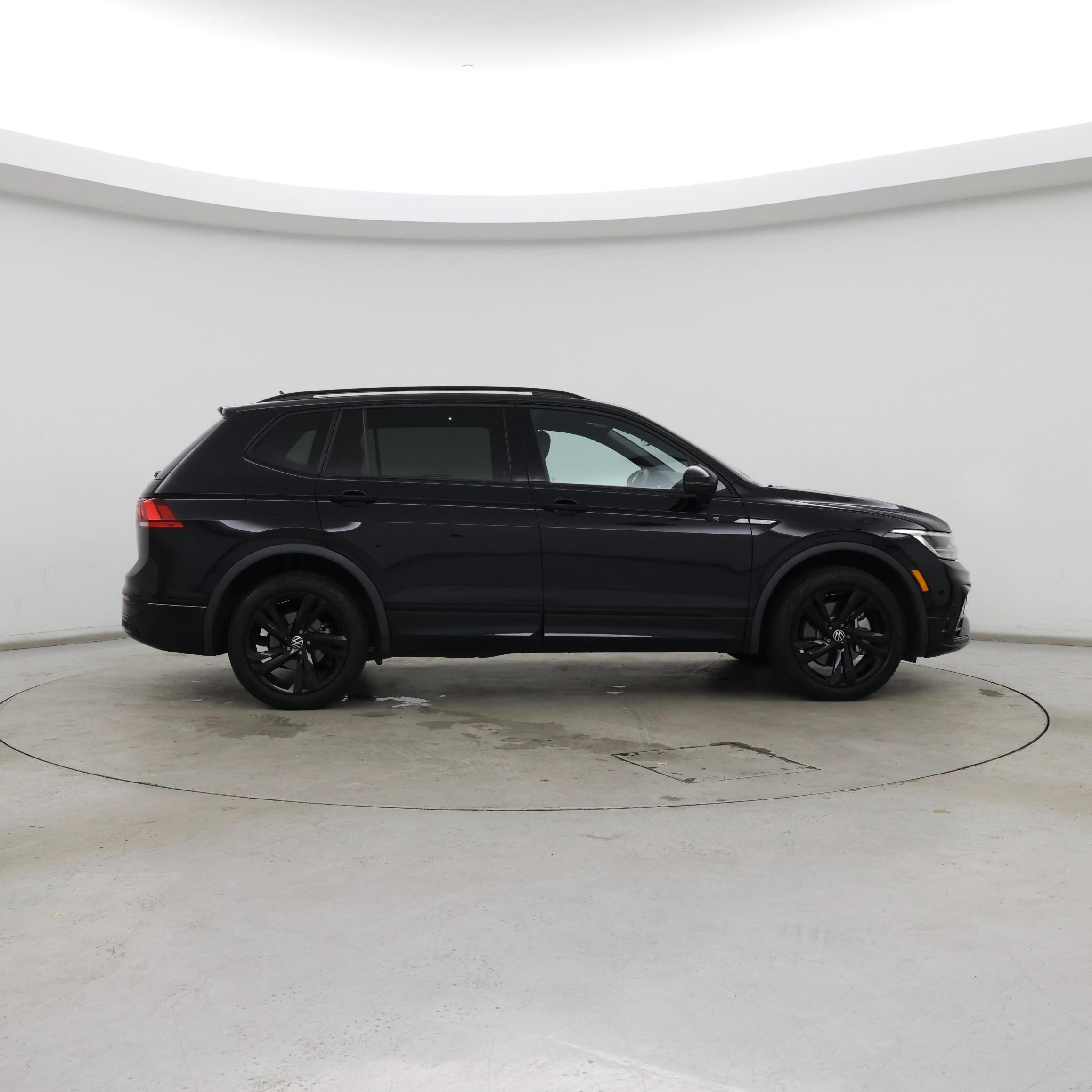 Thumbnail: 2023 Volkswagen Tiguan - 7