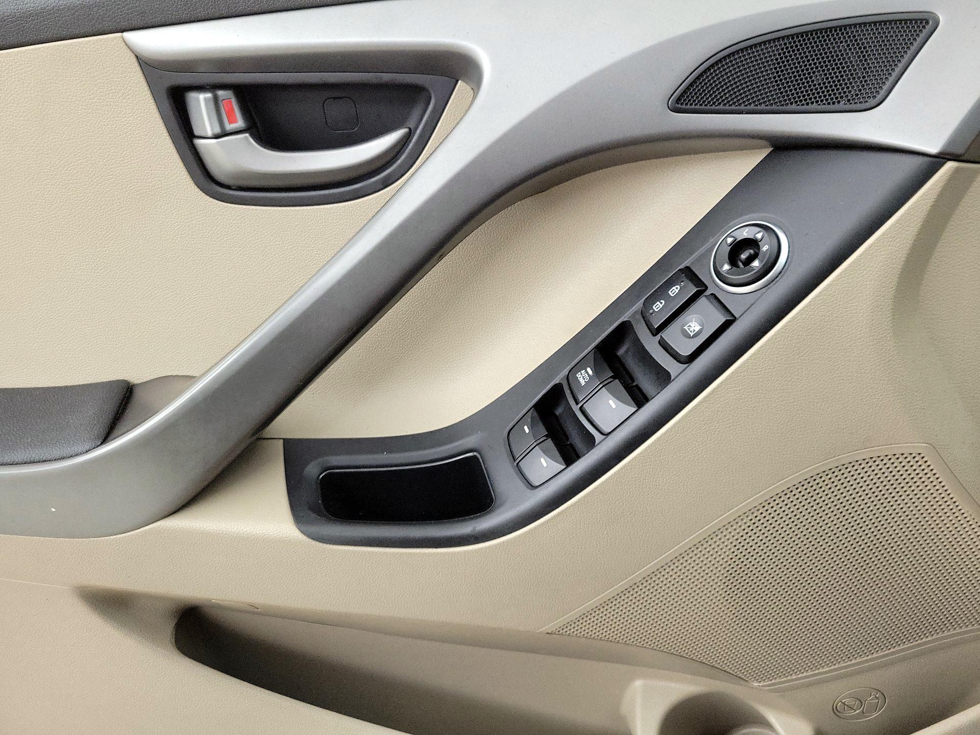 Thumbnail: 2016 Hyundai Elantra - 12
