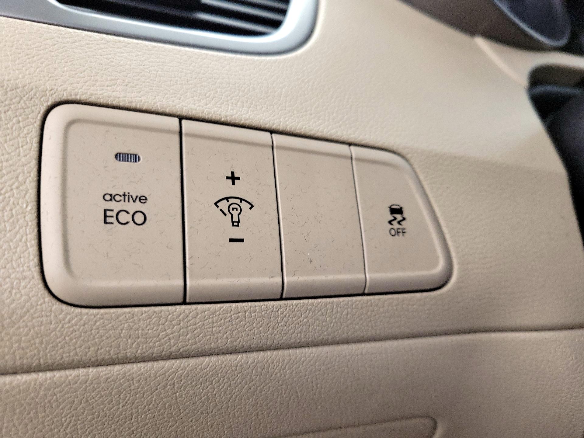 Thumbnail: 2016 Hyundai Elantra - 13