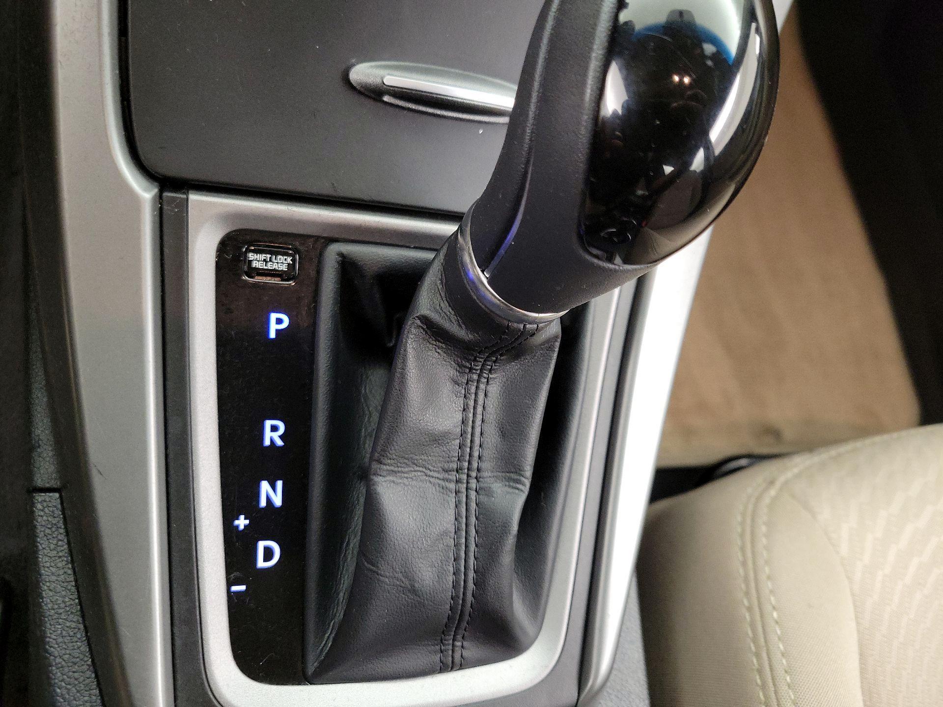 Thumbnail: 2016 Hyundai Elantra - 16