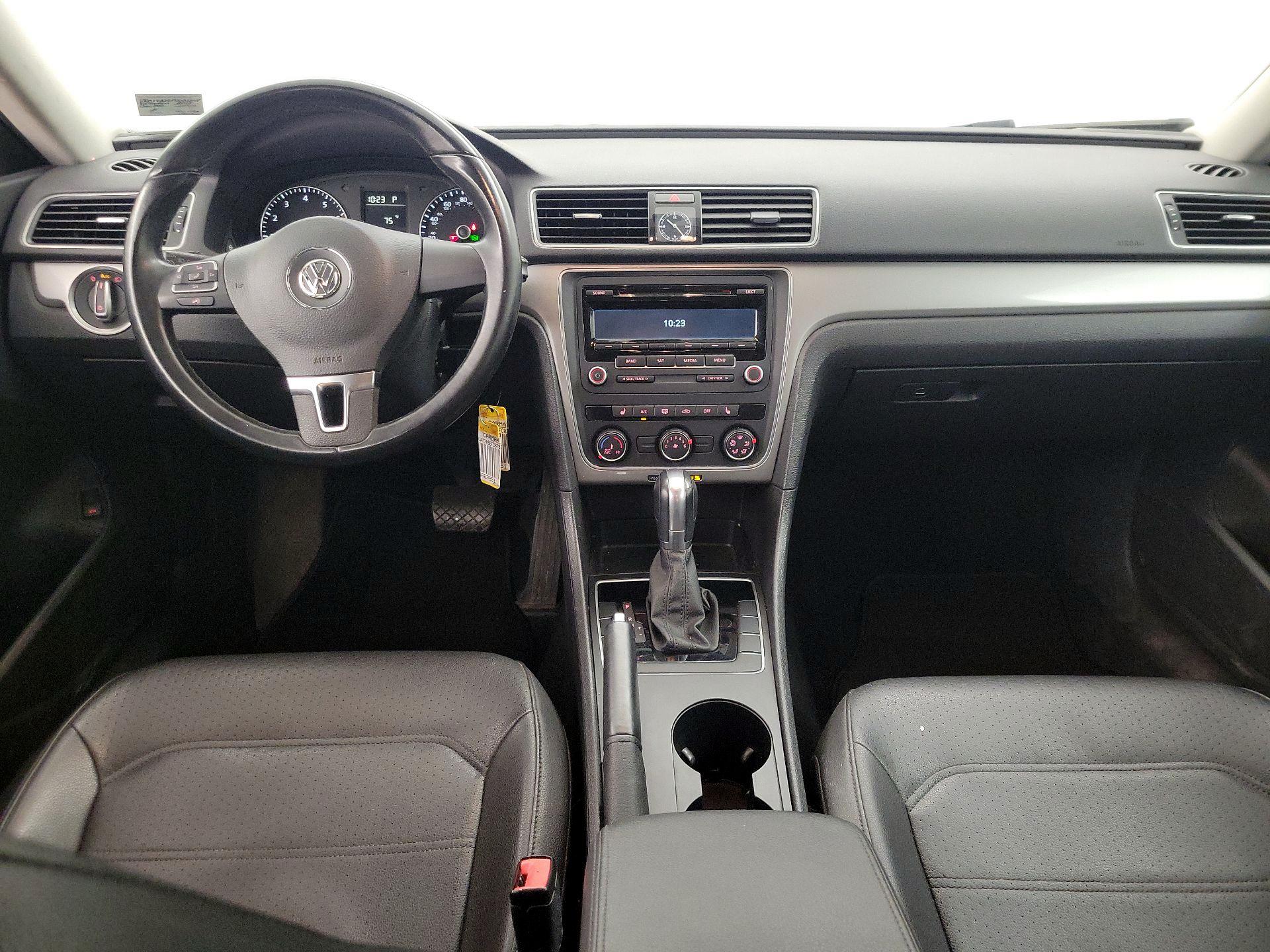 Thumbnail: 2015 Volkswagen Passat - 9