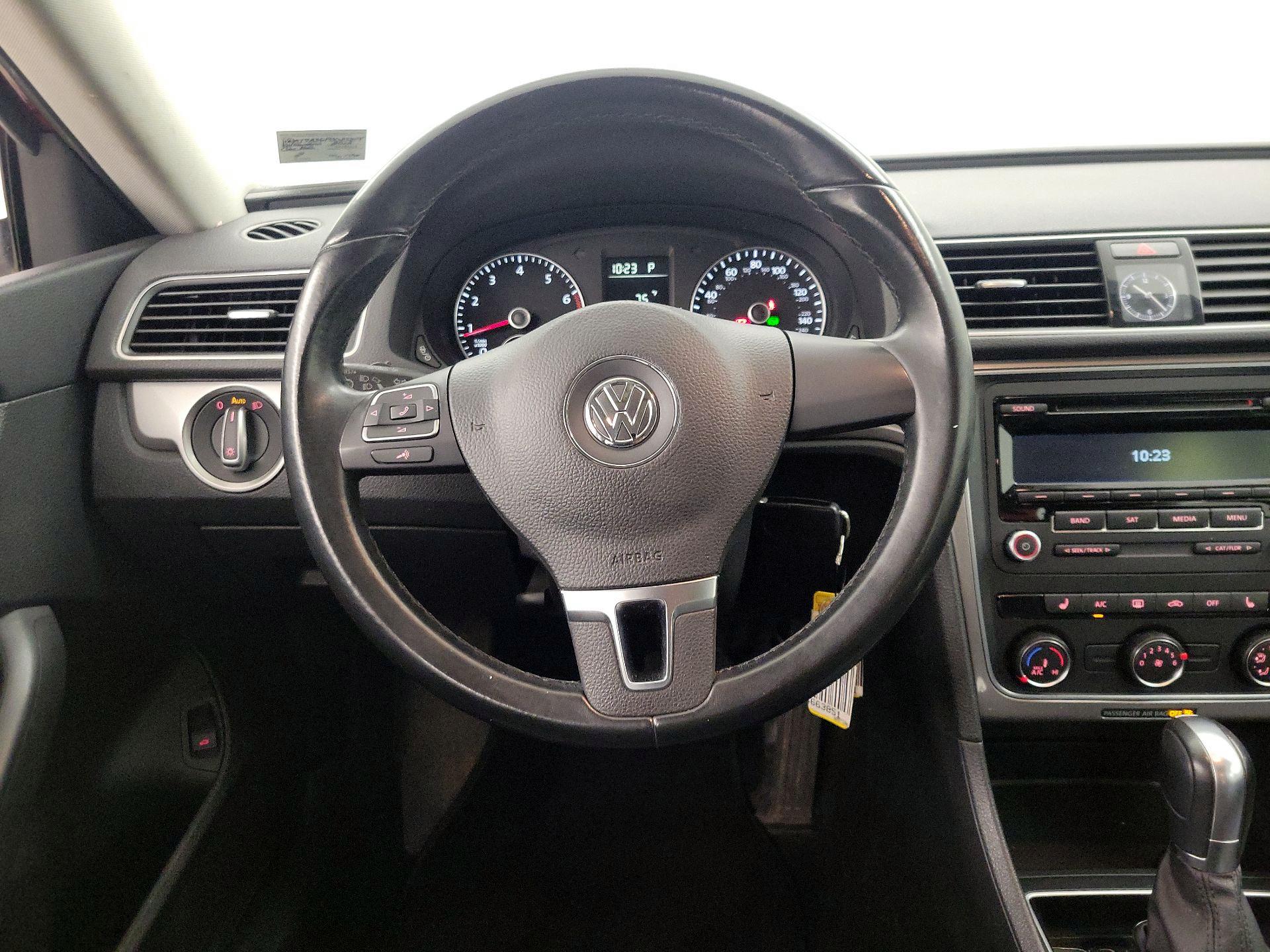 Thumbnail: 2015 Volkswagen Passat - 10