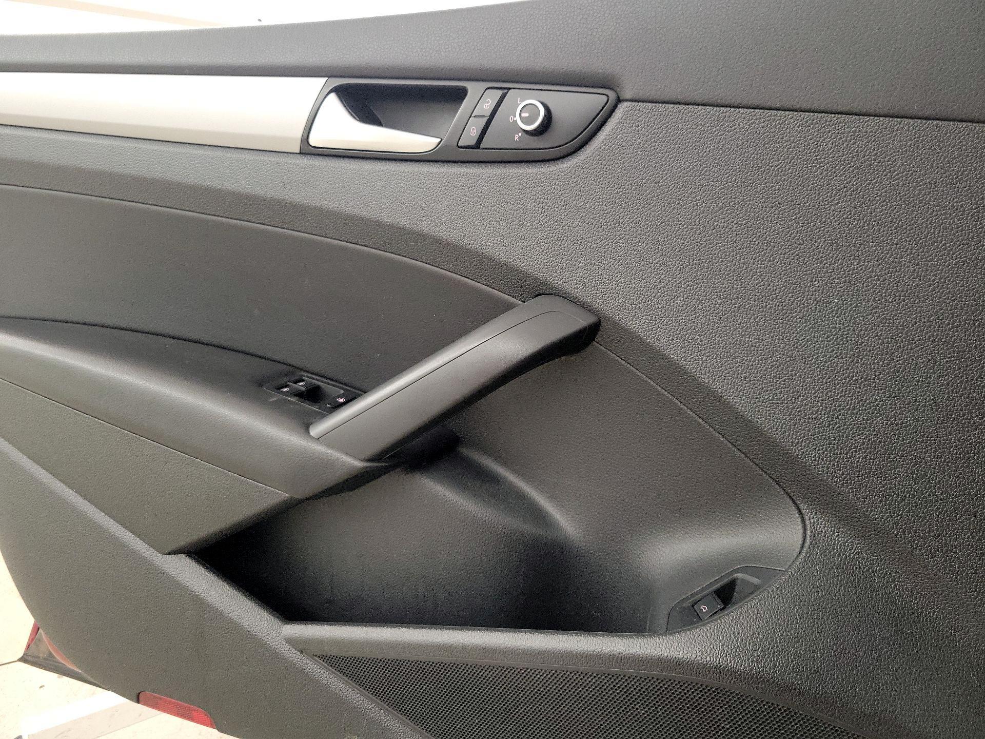 Thumbnail: 2015 Volkswagen Passat - 12