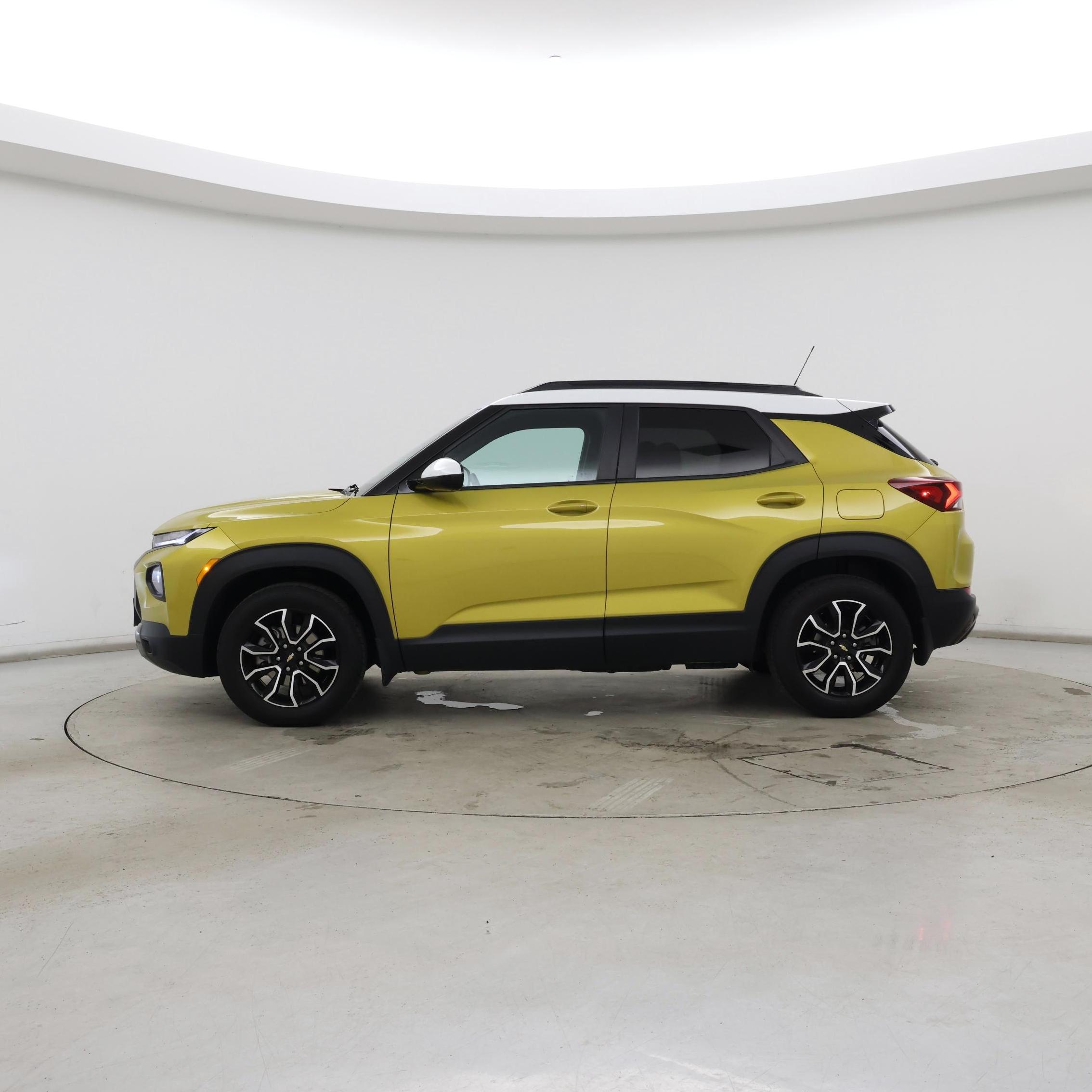 Thumbnail: 2023 Chevrolet TrailBlazer - 3