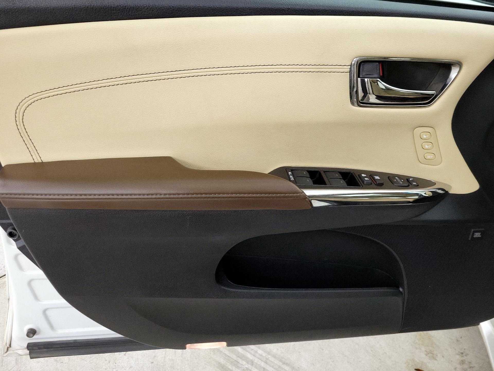 Thumbnail: 2015 Toyota Avalon - 12