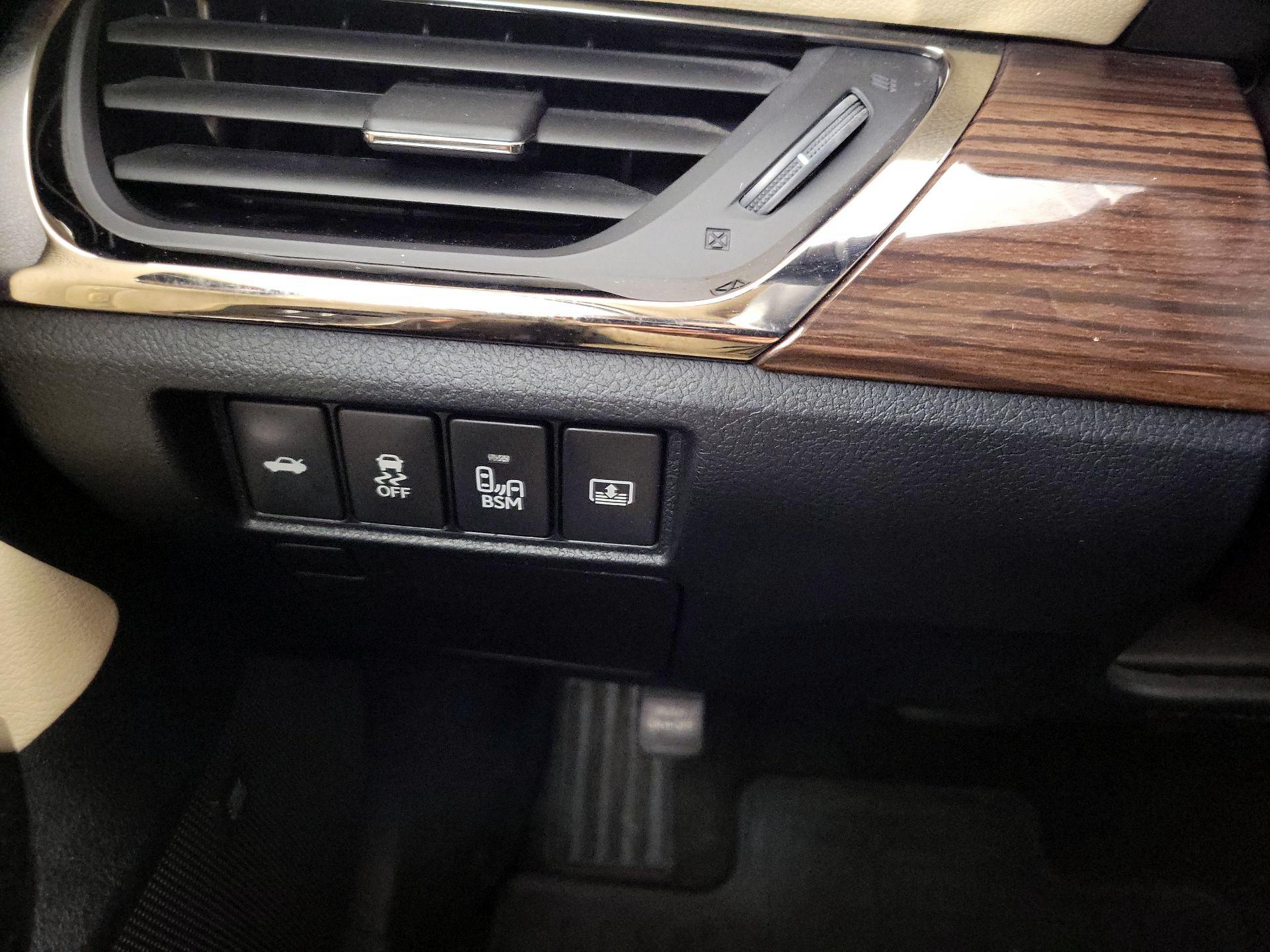 Thumbnail: 2015 Toyota Avalon - 13