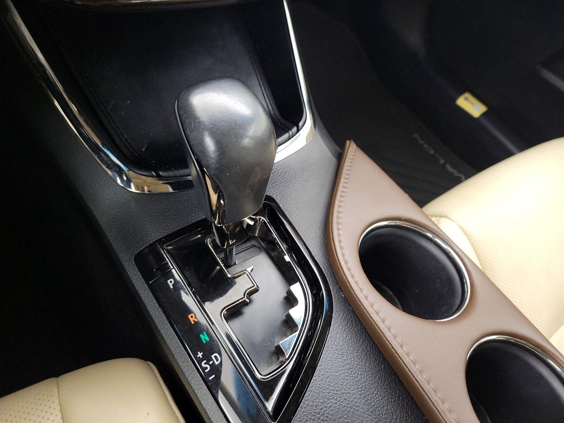 Thumbnail: 2015 Toyota Avalon - 18