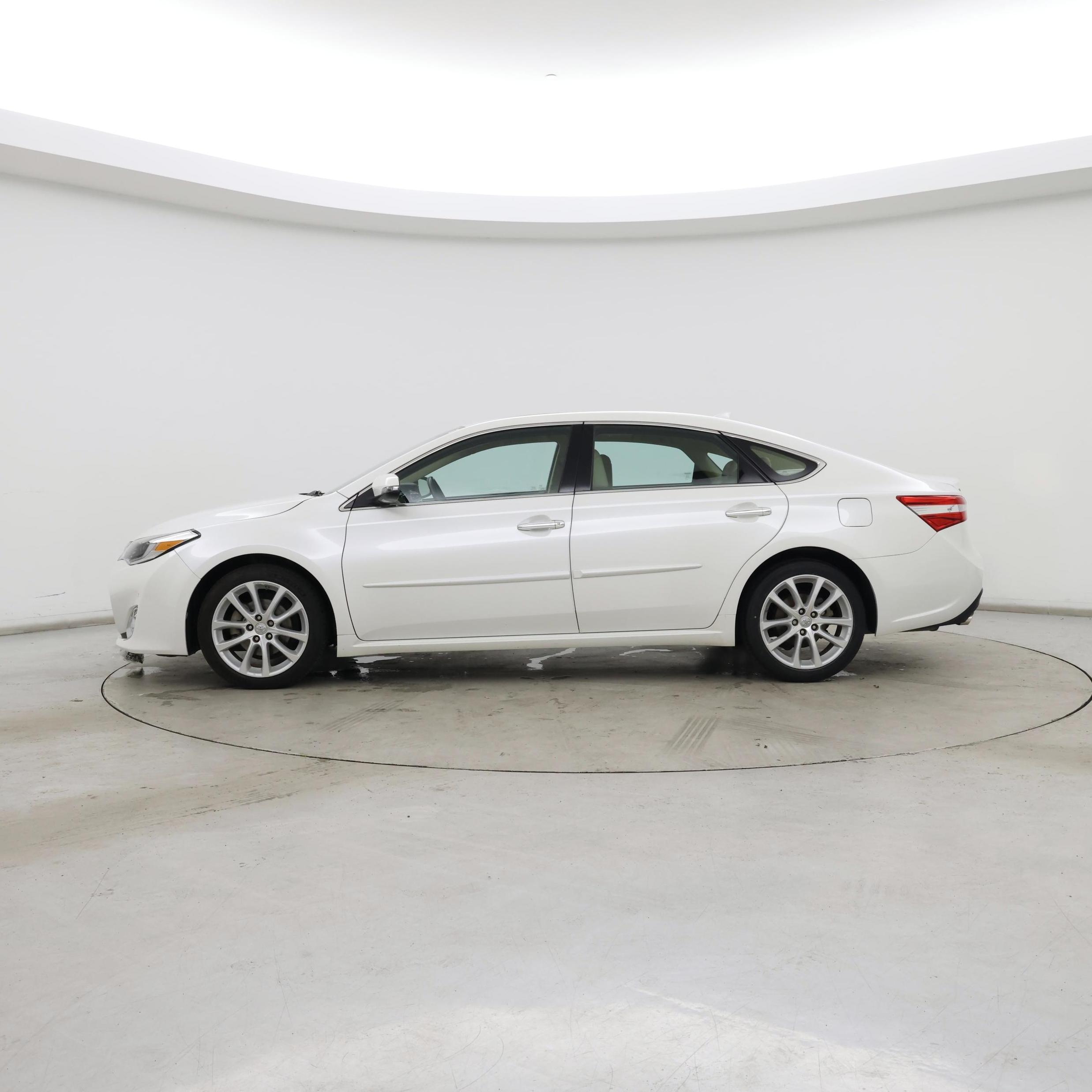 Thumbnail: 2015 Toyota Avalon - 3