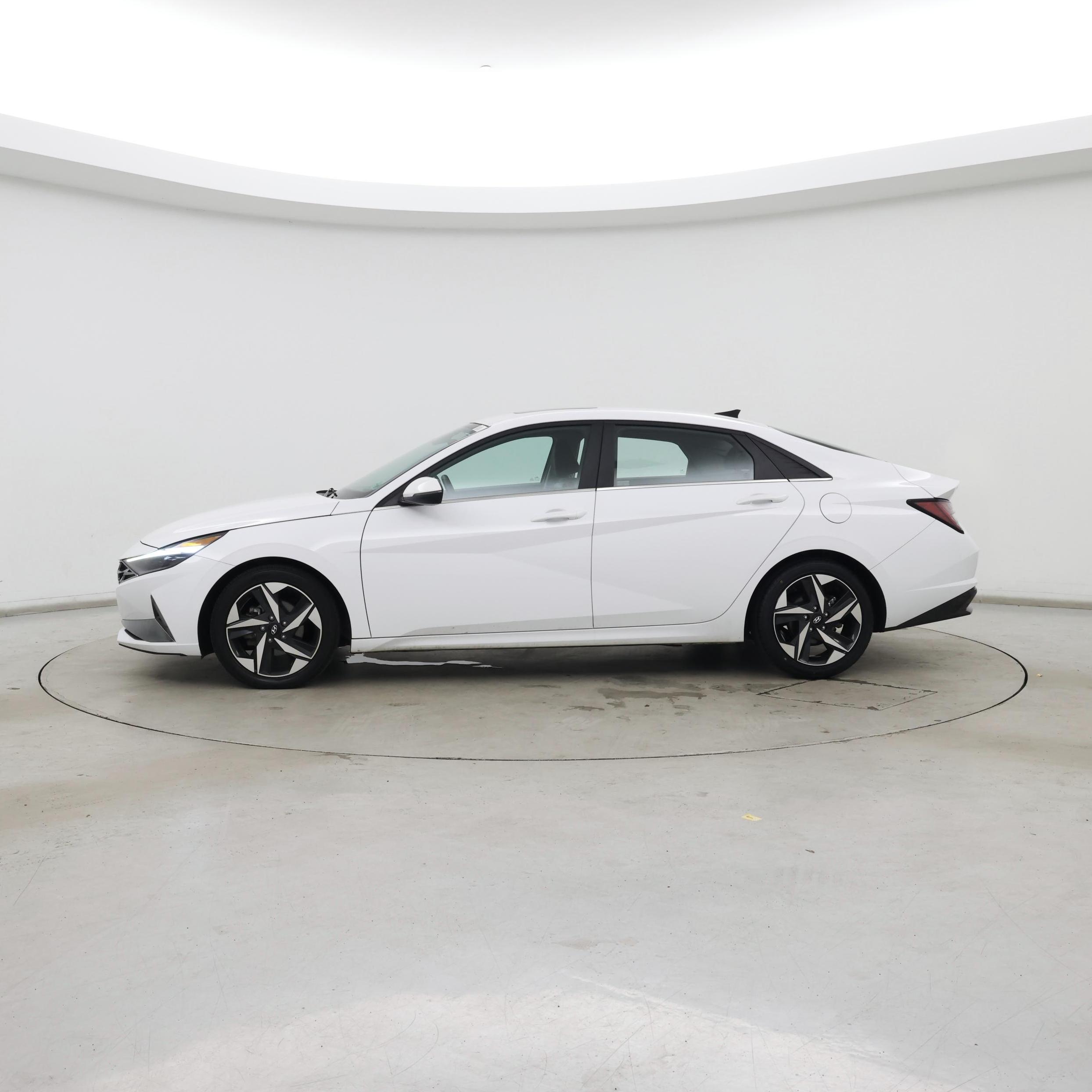 Thumbnail: 2022 Hyundai Elantra - 3