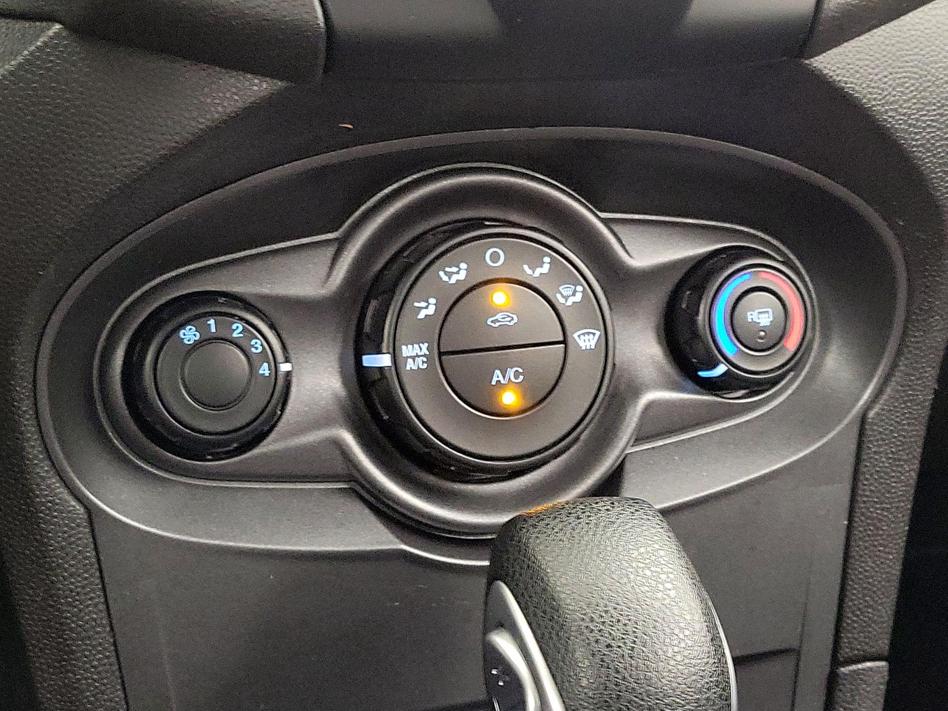 Thumbnail: 2014 Ford Fiesta - 15
