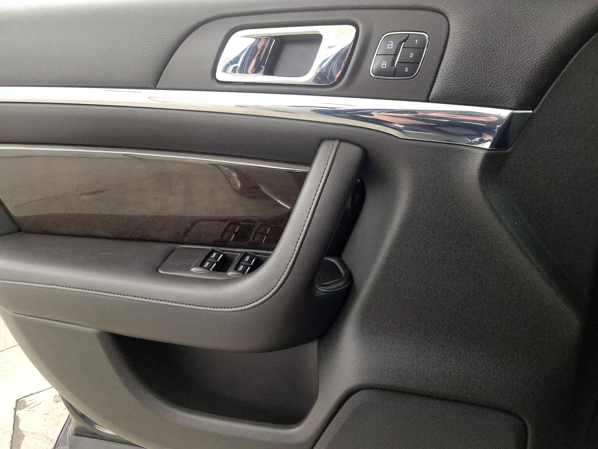 Thumbnail: 2015 Lincoln MKS - 12