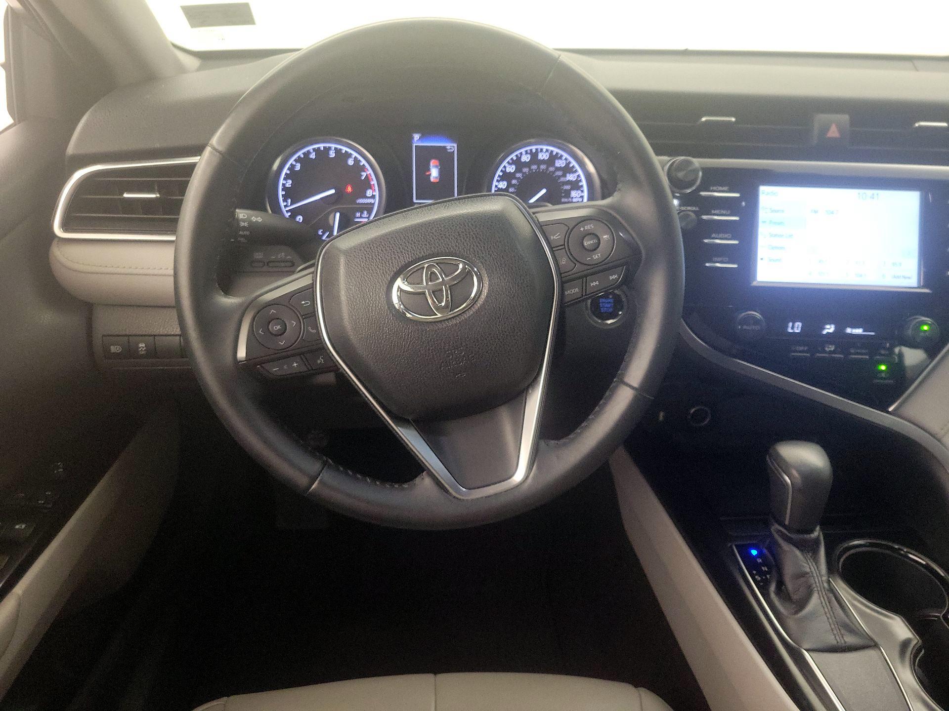 Thumbnail: 2018 Toyota Camry - 10
