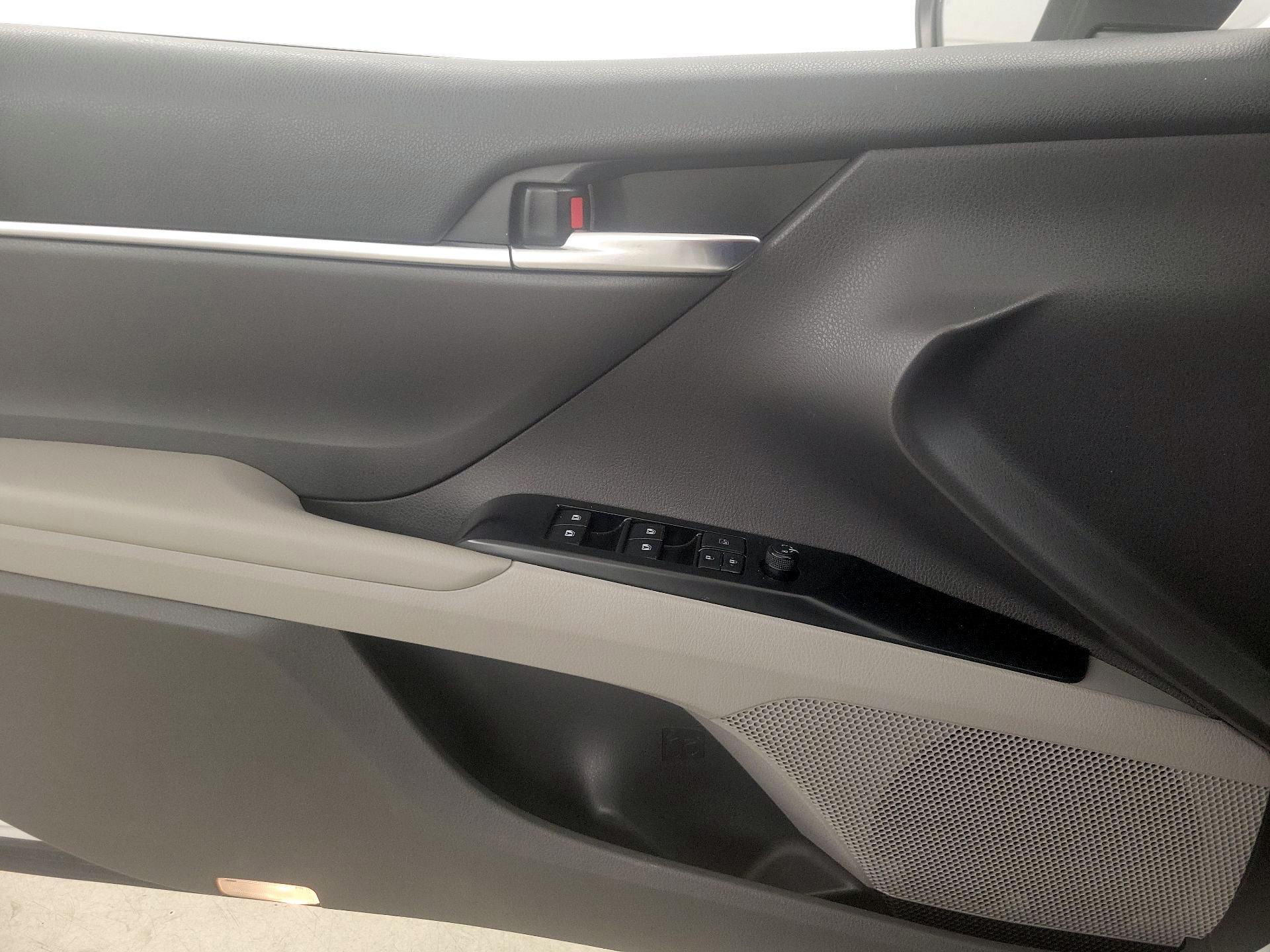 Thumbnail: 2018 Toyota Camry - 12