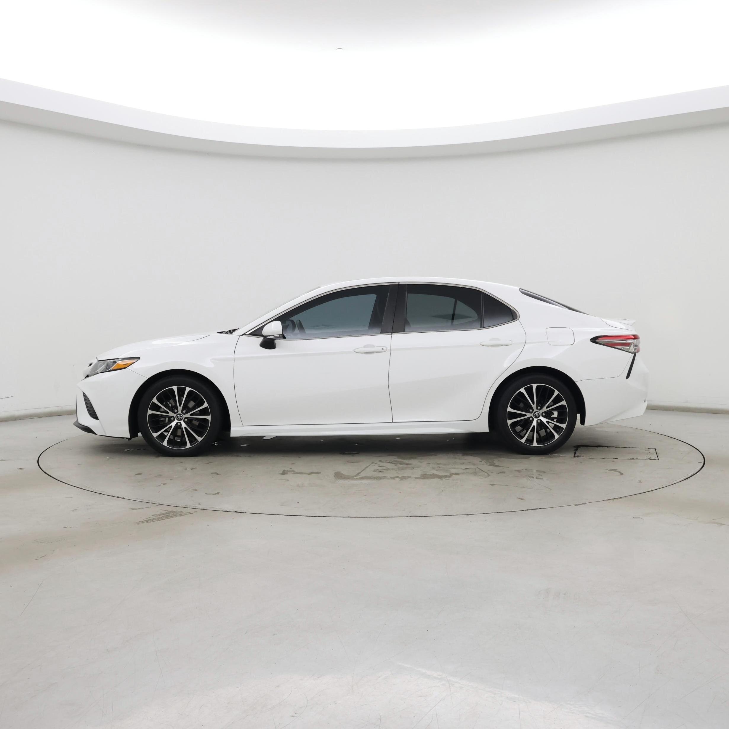 Thumbnail: 2018 Toyota Camry - 3