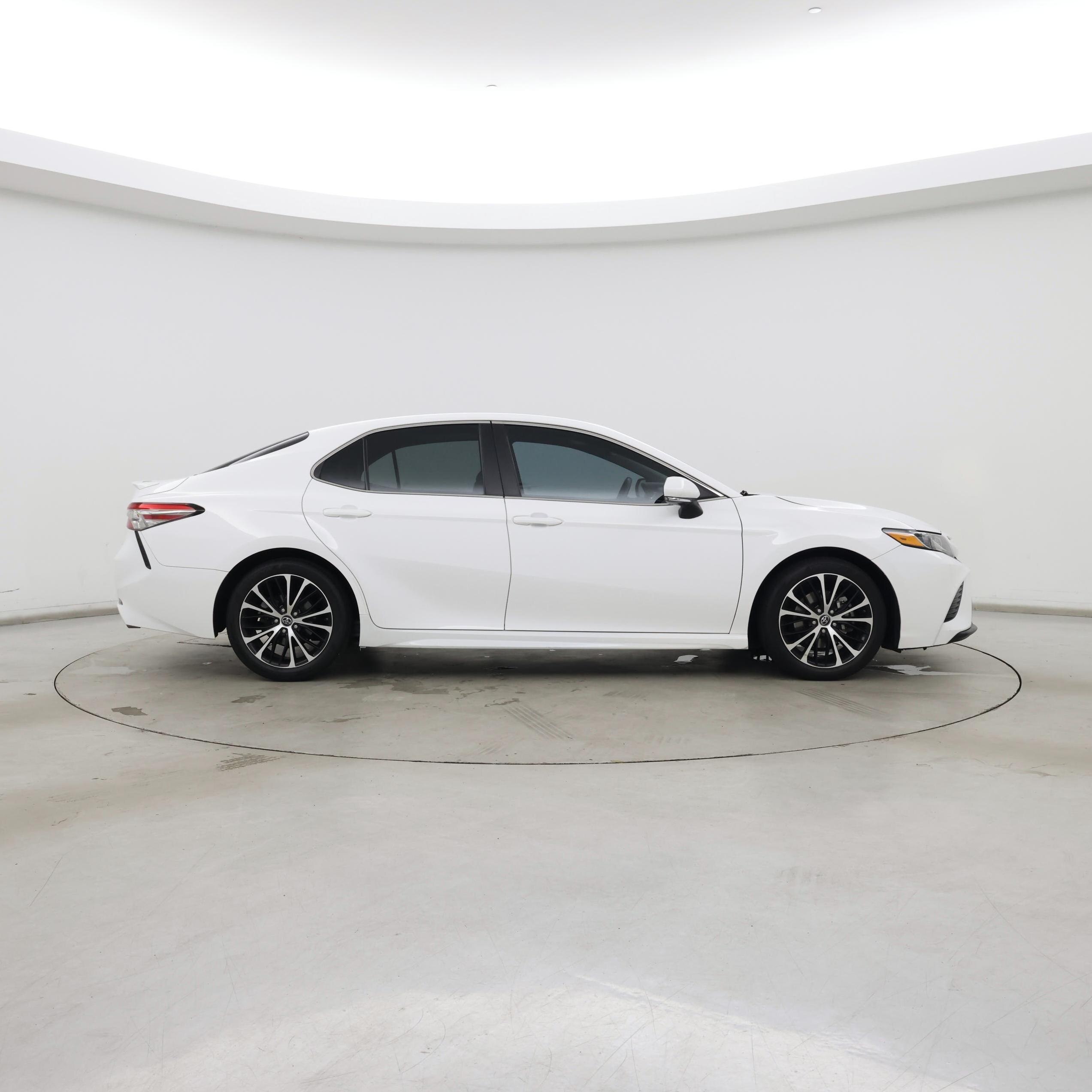 Thumbnail: 2018 Toyota Camry - 7