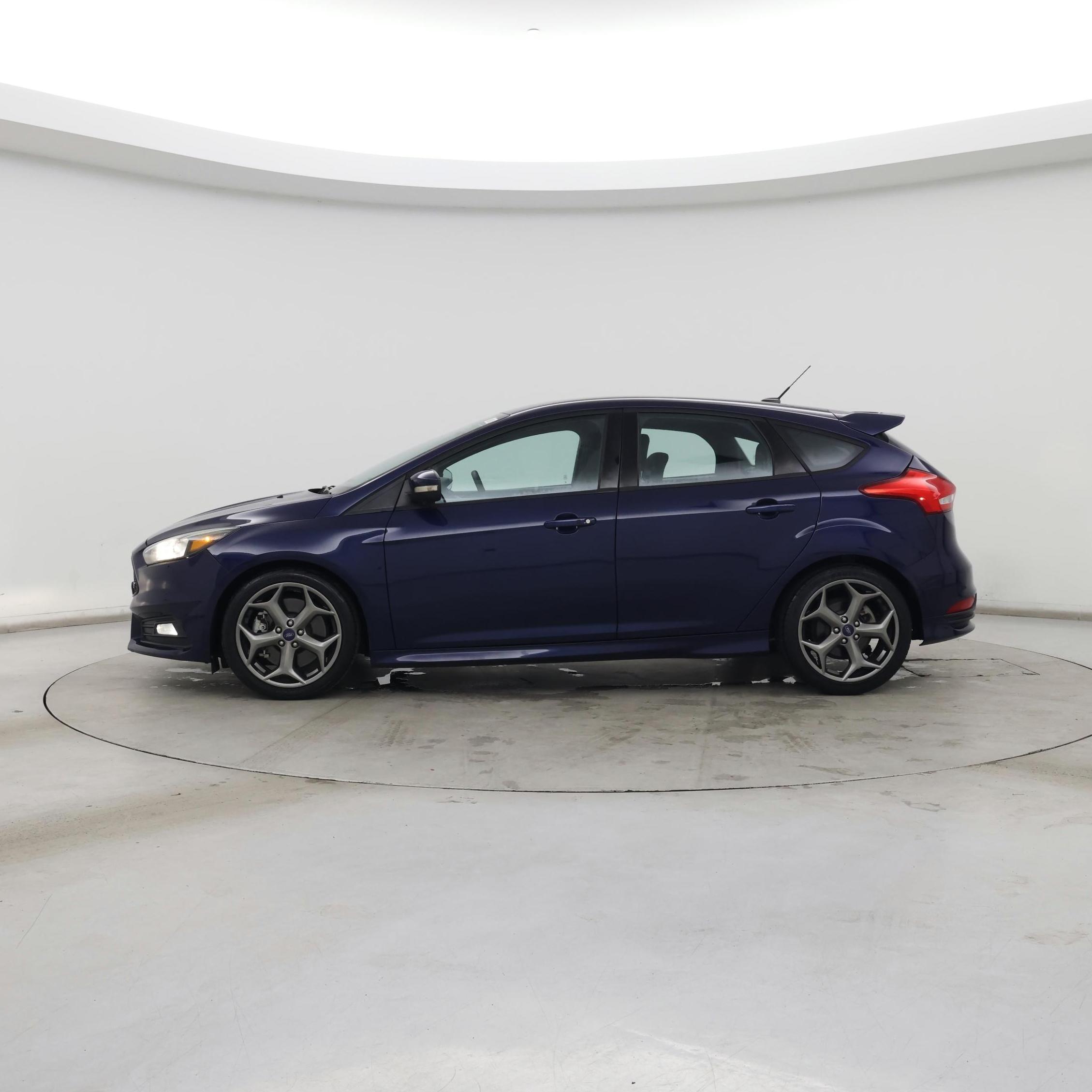 Thumbnail: 2017 Ford Focus - 3