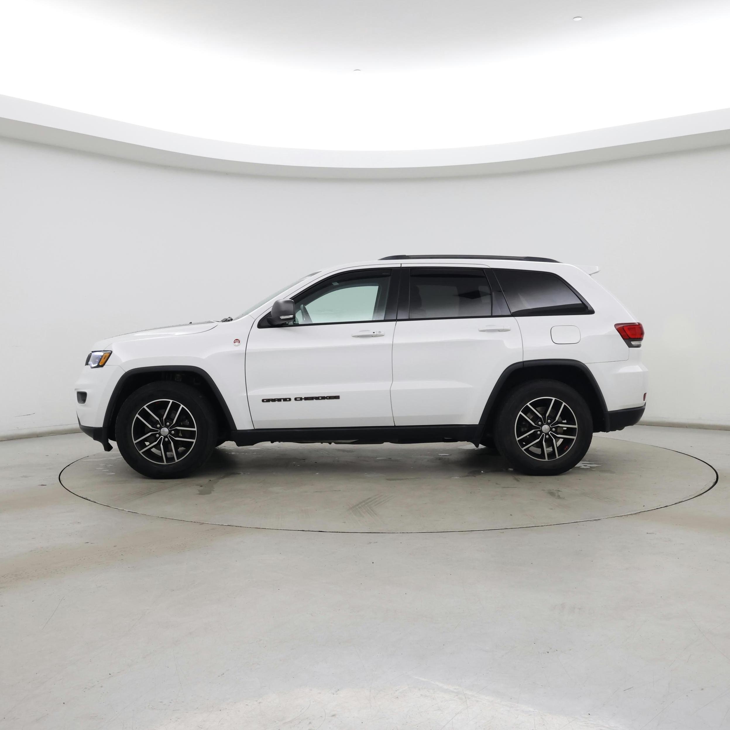 Thumbnail: 2018 Jeep Grand Cherokee - 3