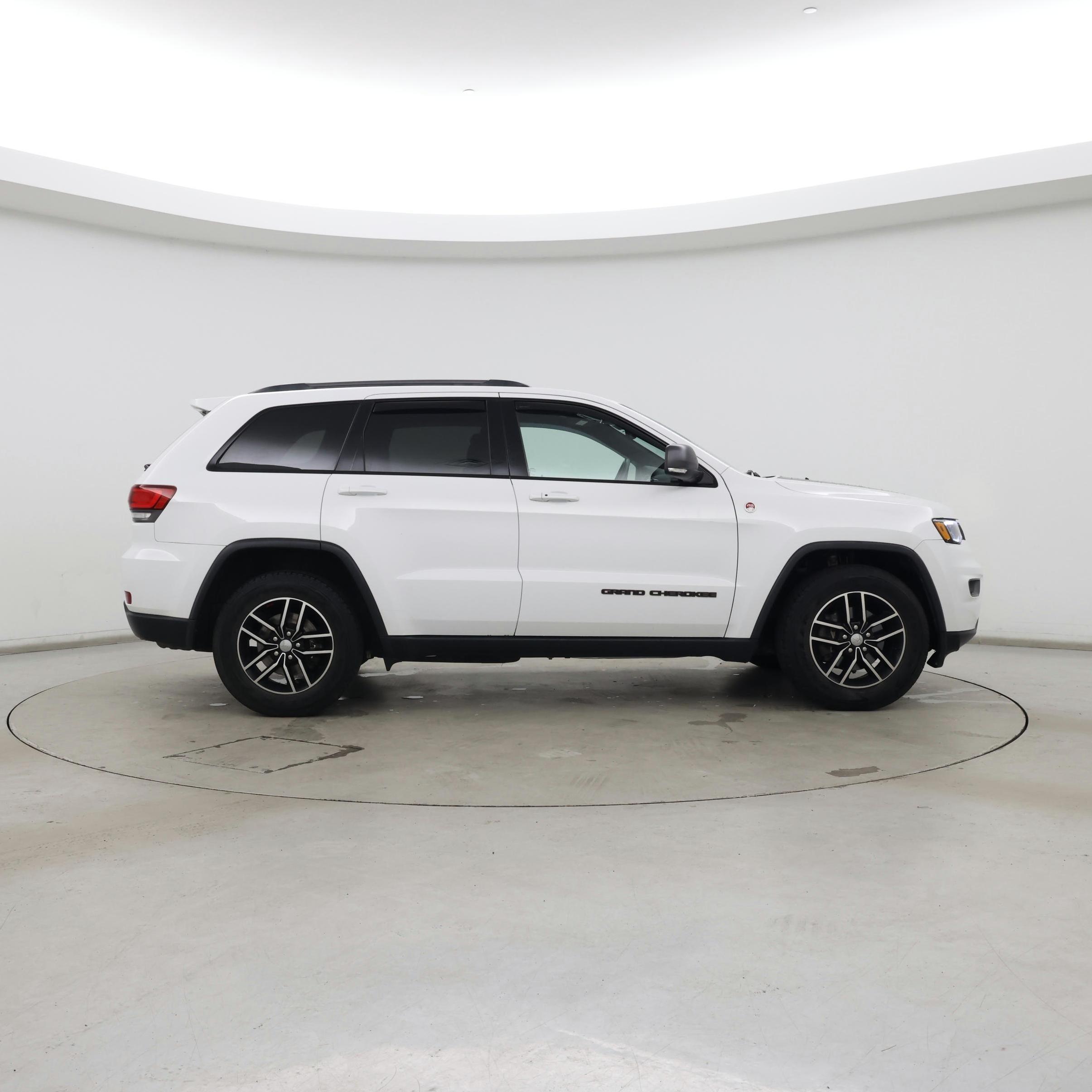 Thumbnail: 2018 Jeep Grand Cherokee - 7