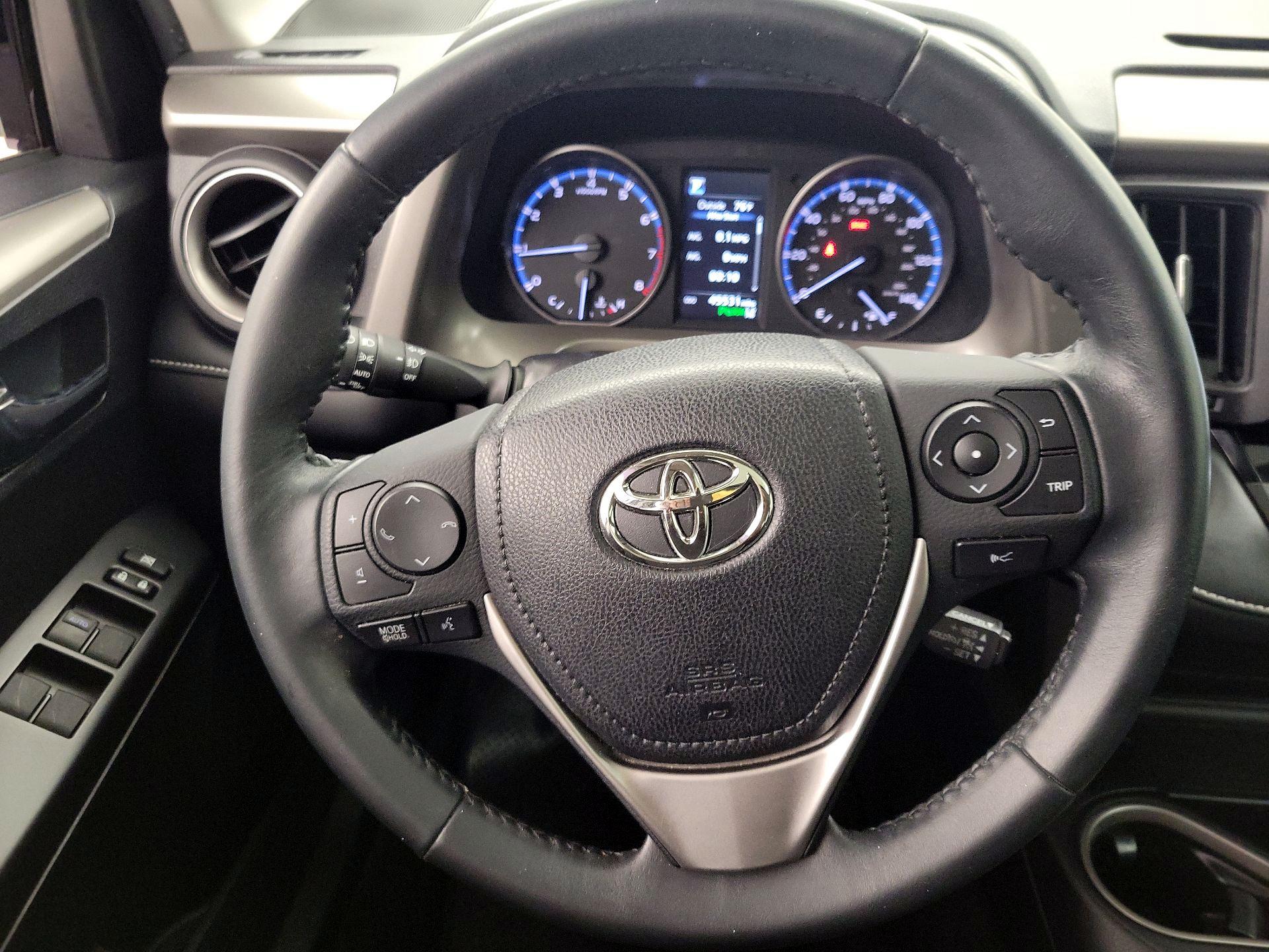 Thumbnail: 2018 Toyota RAV4 - 10