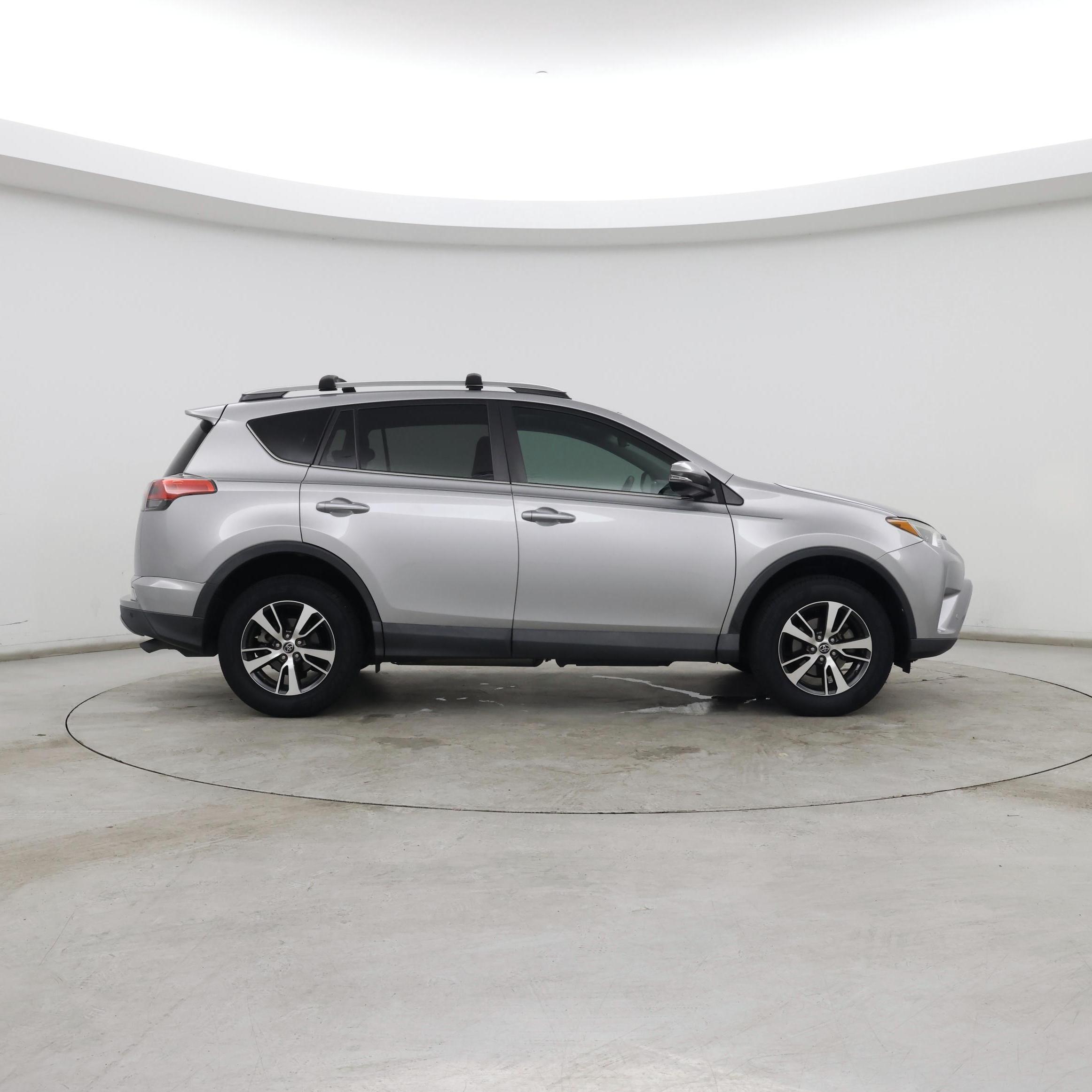 Thumbnail: 2018 Toyota RAV4 - 7