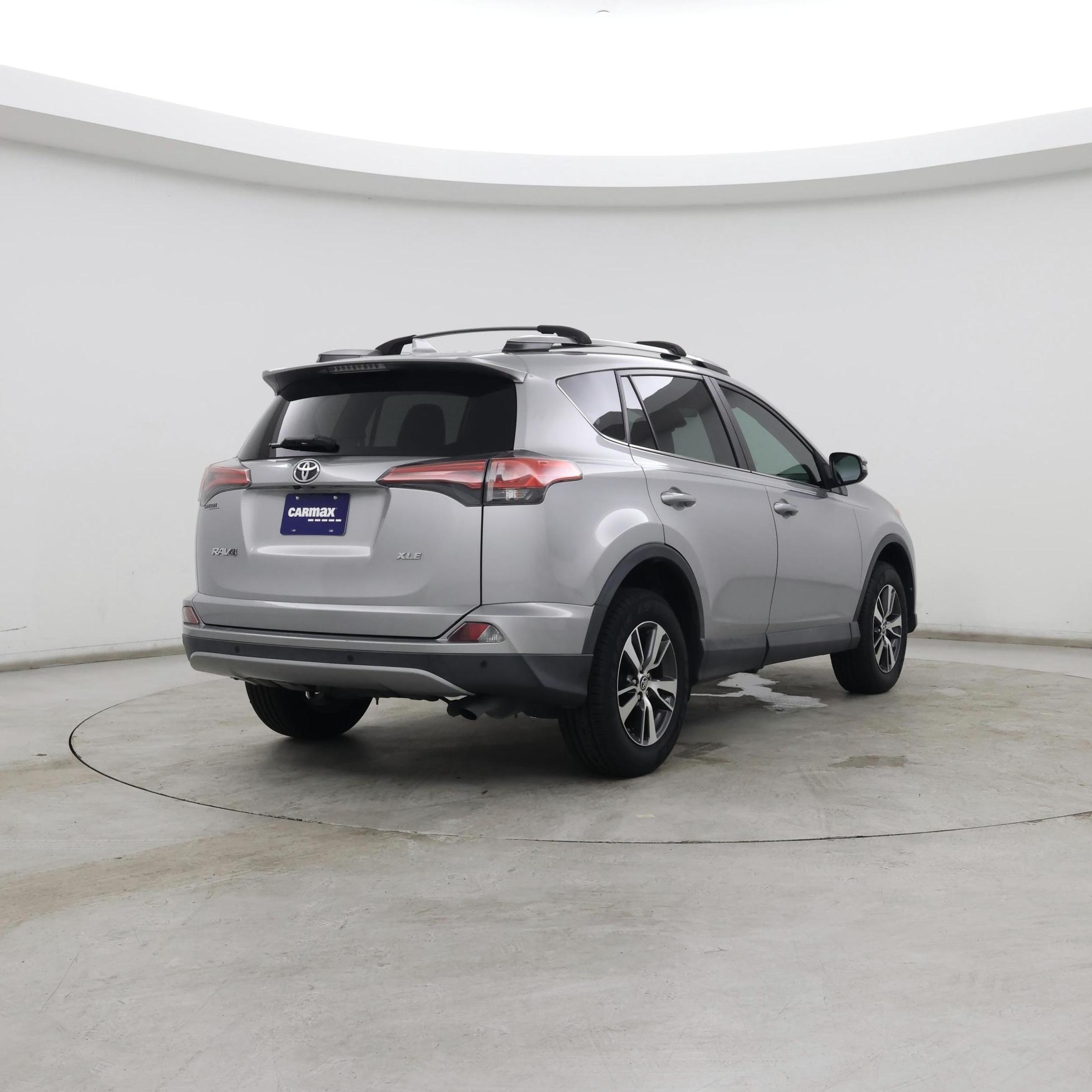 Thumbnail: 2018 Toyota RAV4 - 8