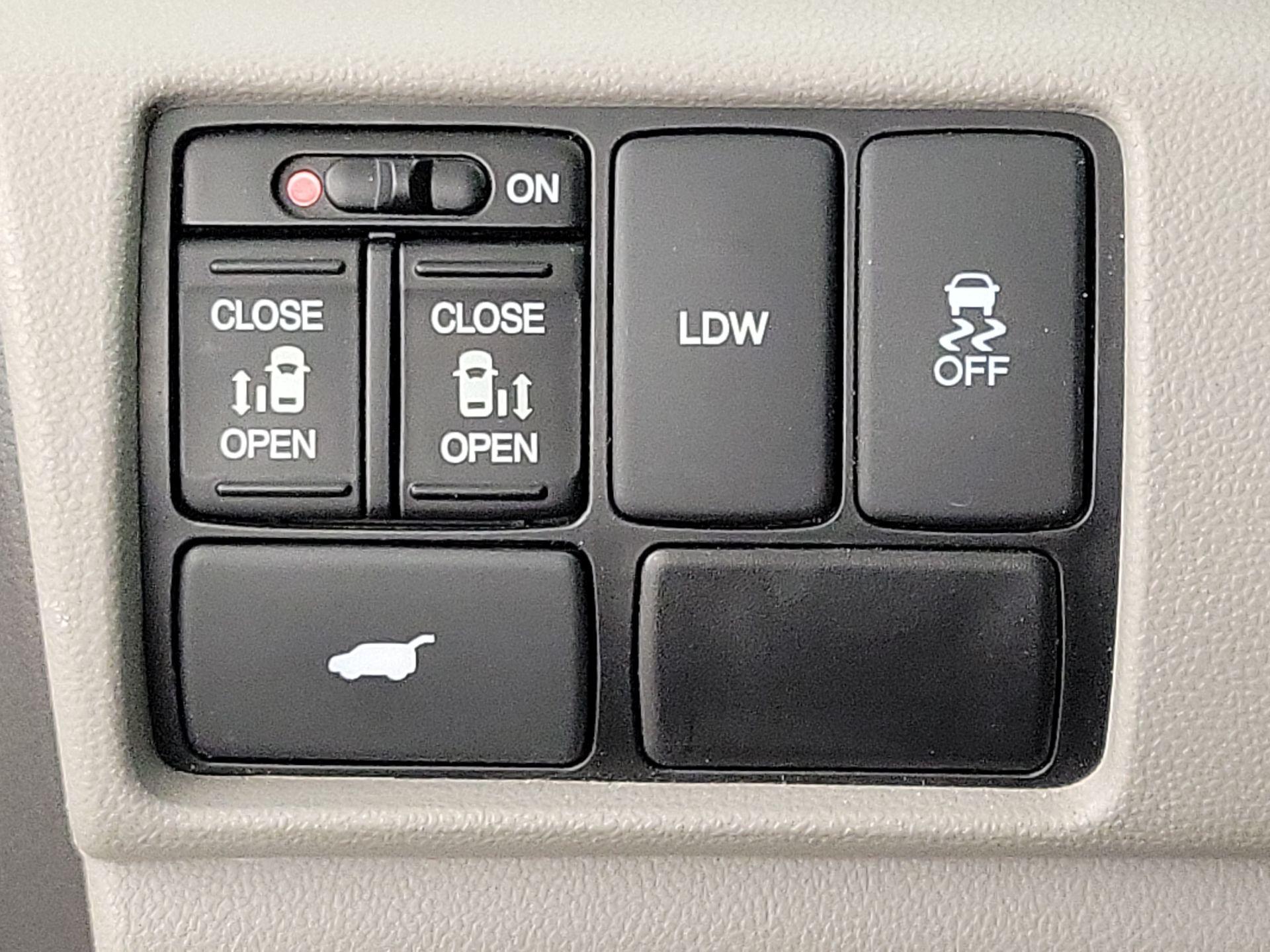 Thumbnail: 2016 Honda Odyssey - 13