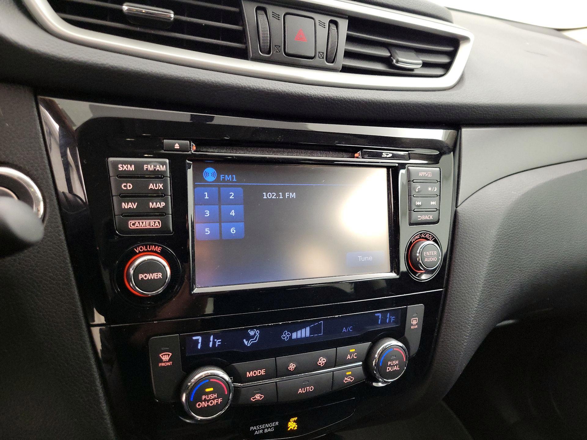 Thumbnail: 2016 Nissan Rogue - 16