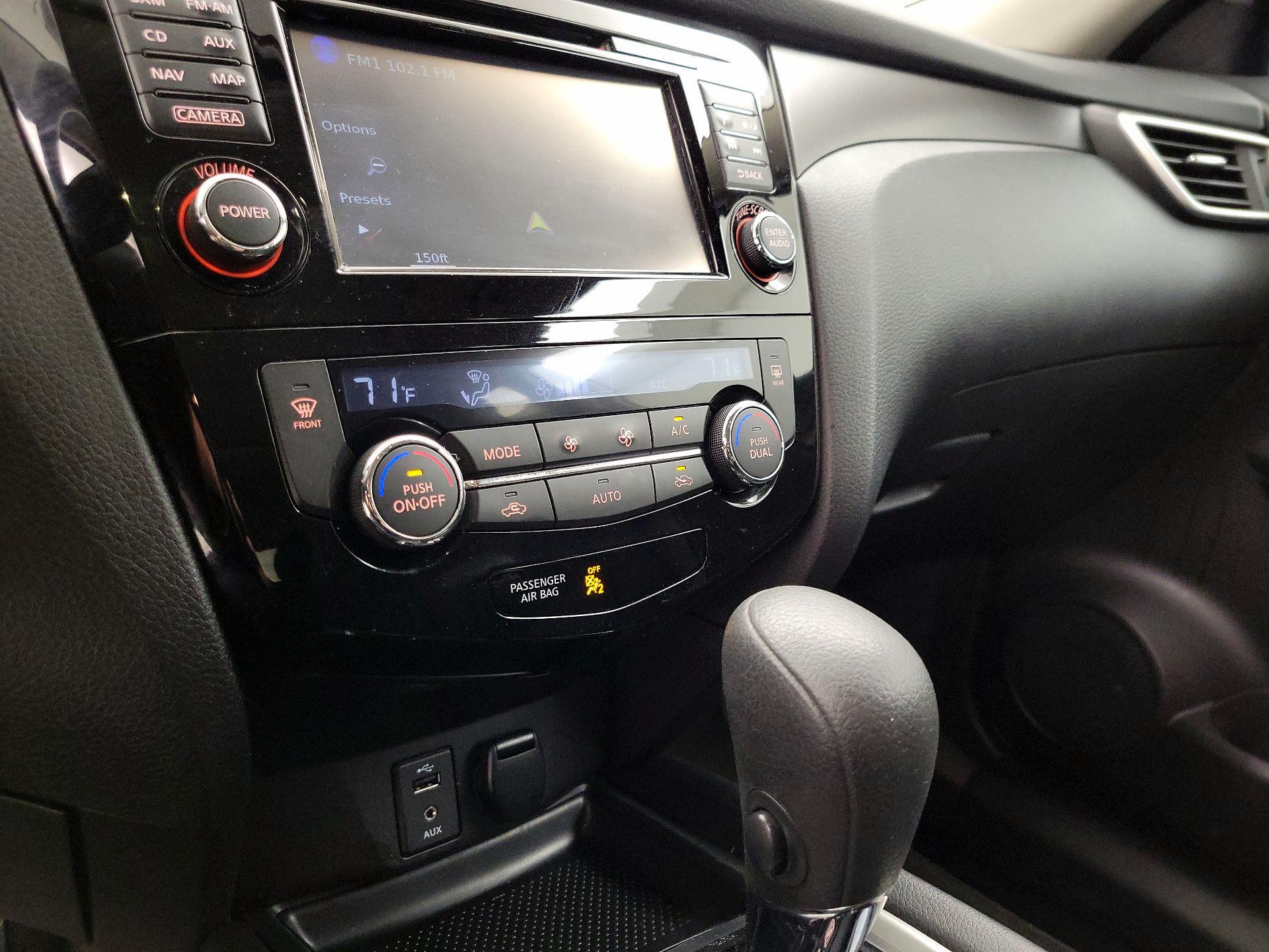 Thumbnail: 2016 Nissan Rogue - 17