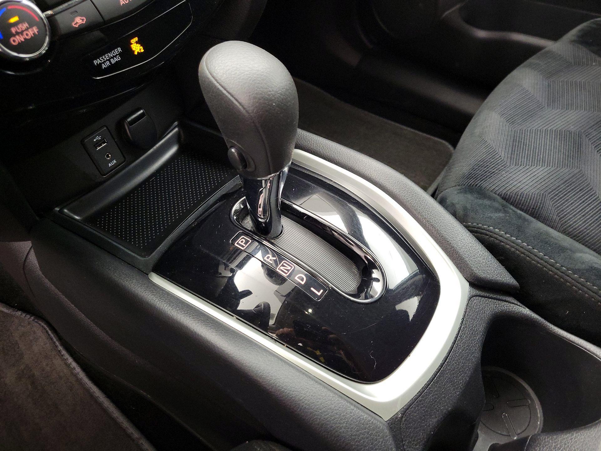Thumbnail: 2016 Nissan Rogue - 18