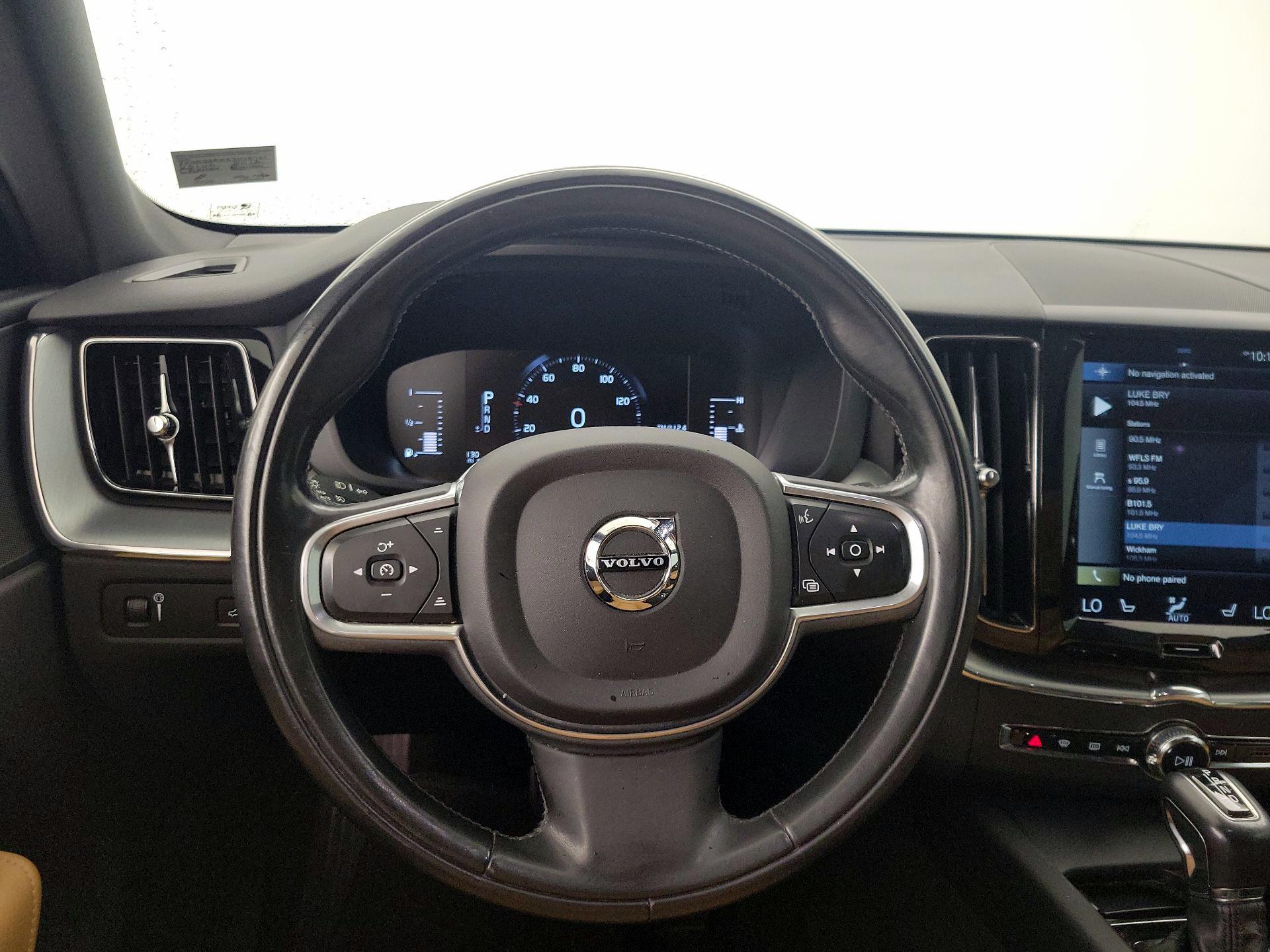 Thumbnail: 2018 Volvo XC60 - 10