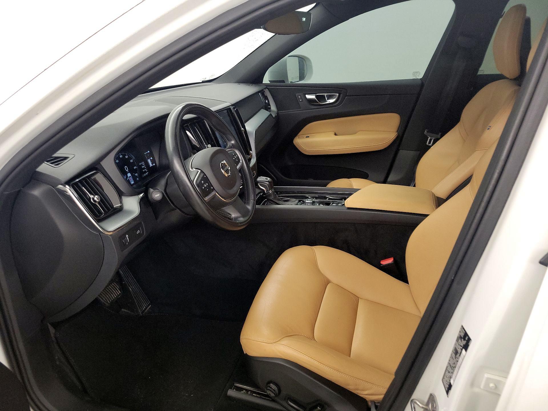 Thumbnail: 2018 Volvo XC60 - 11