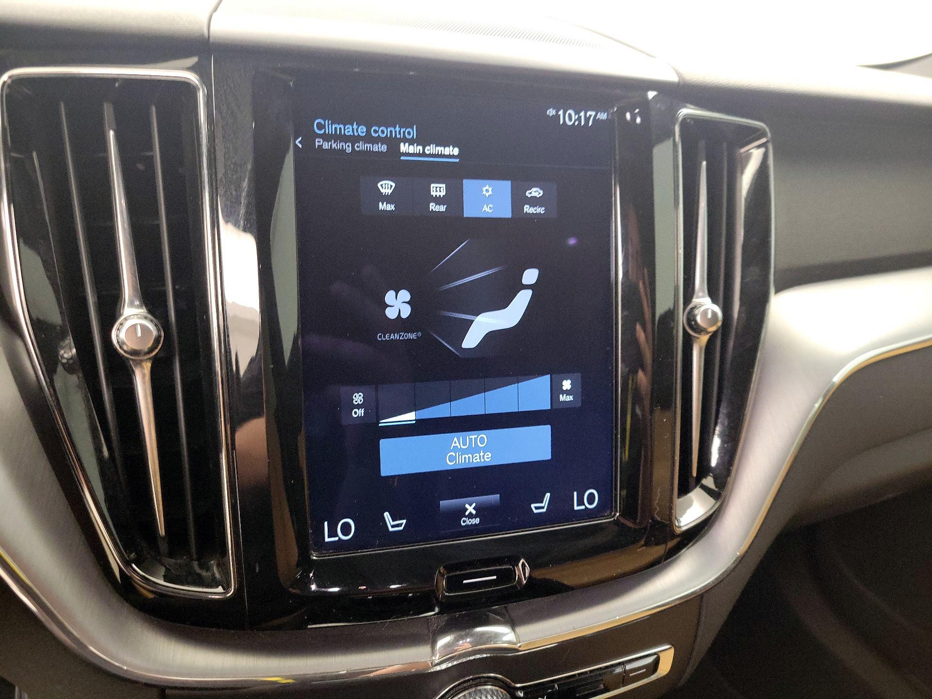 Thumbnail: 2018 Volvo XC60 - 16