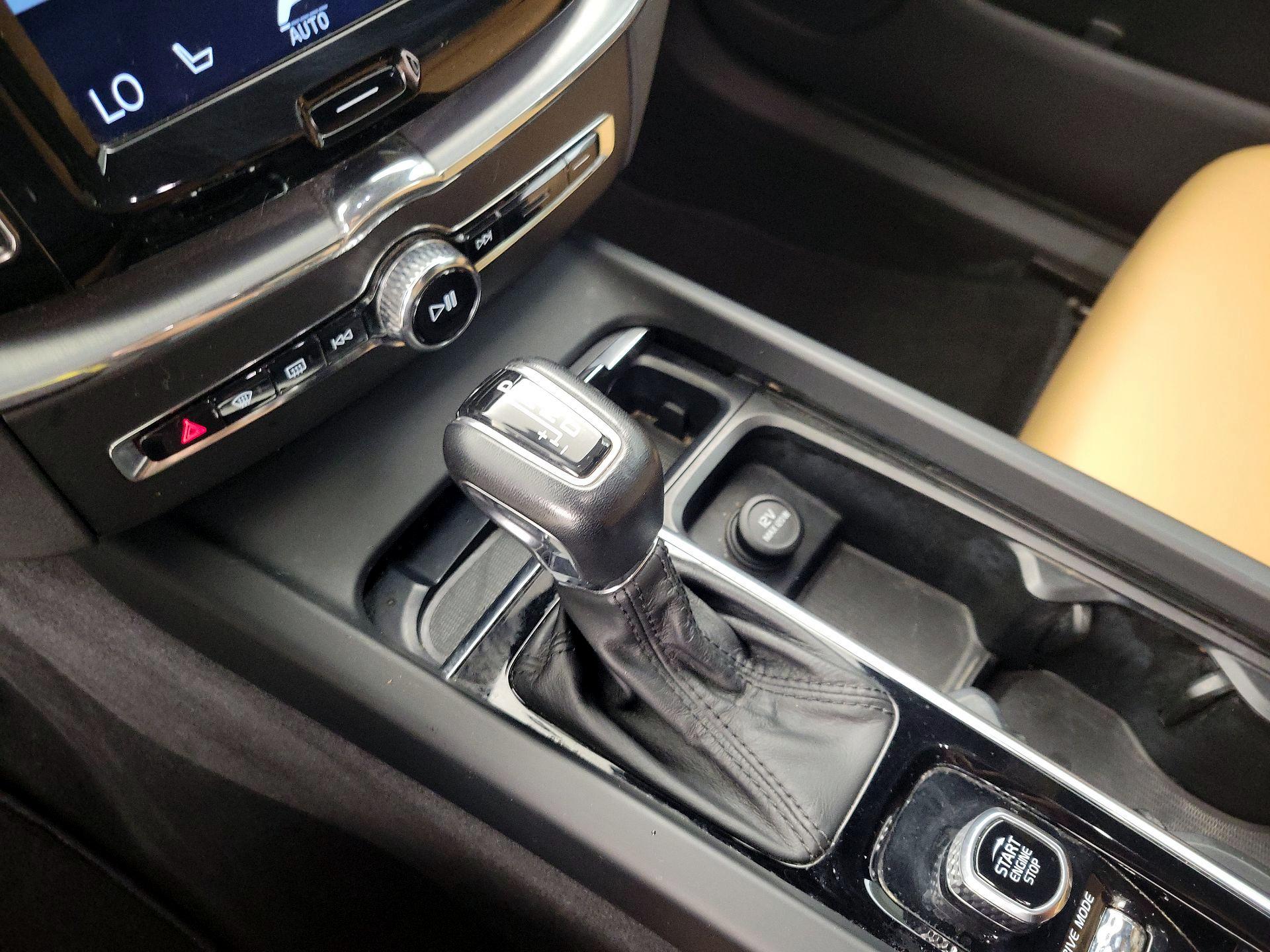 Thumbnail: 2018 Volvo XC60 - 17