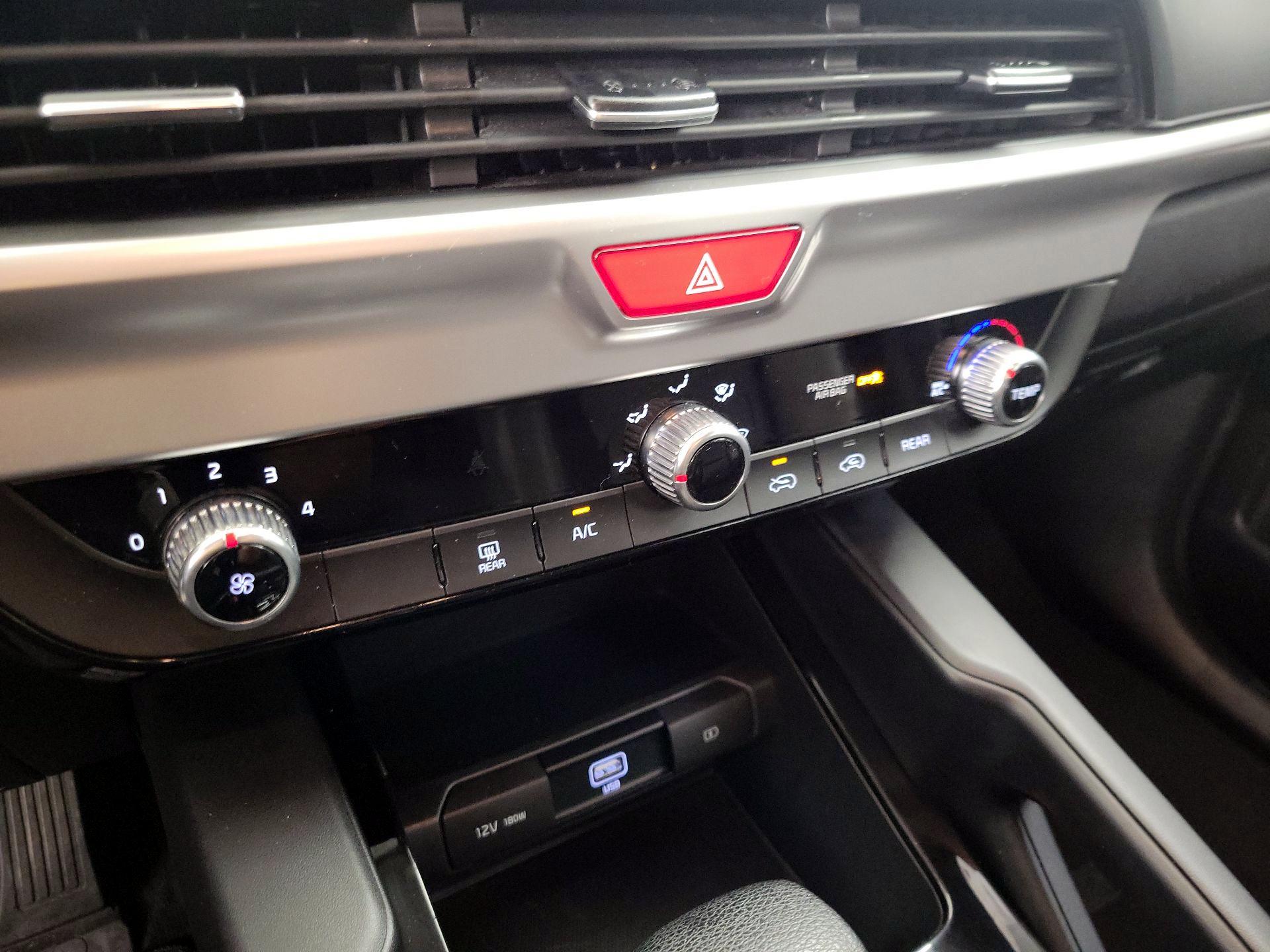 Thumbnail: 2020 Kia Telluride - 16
