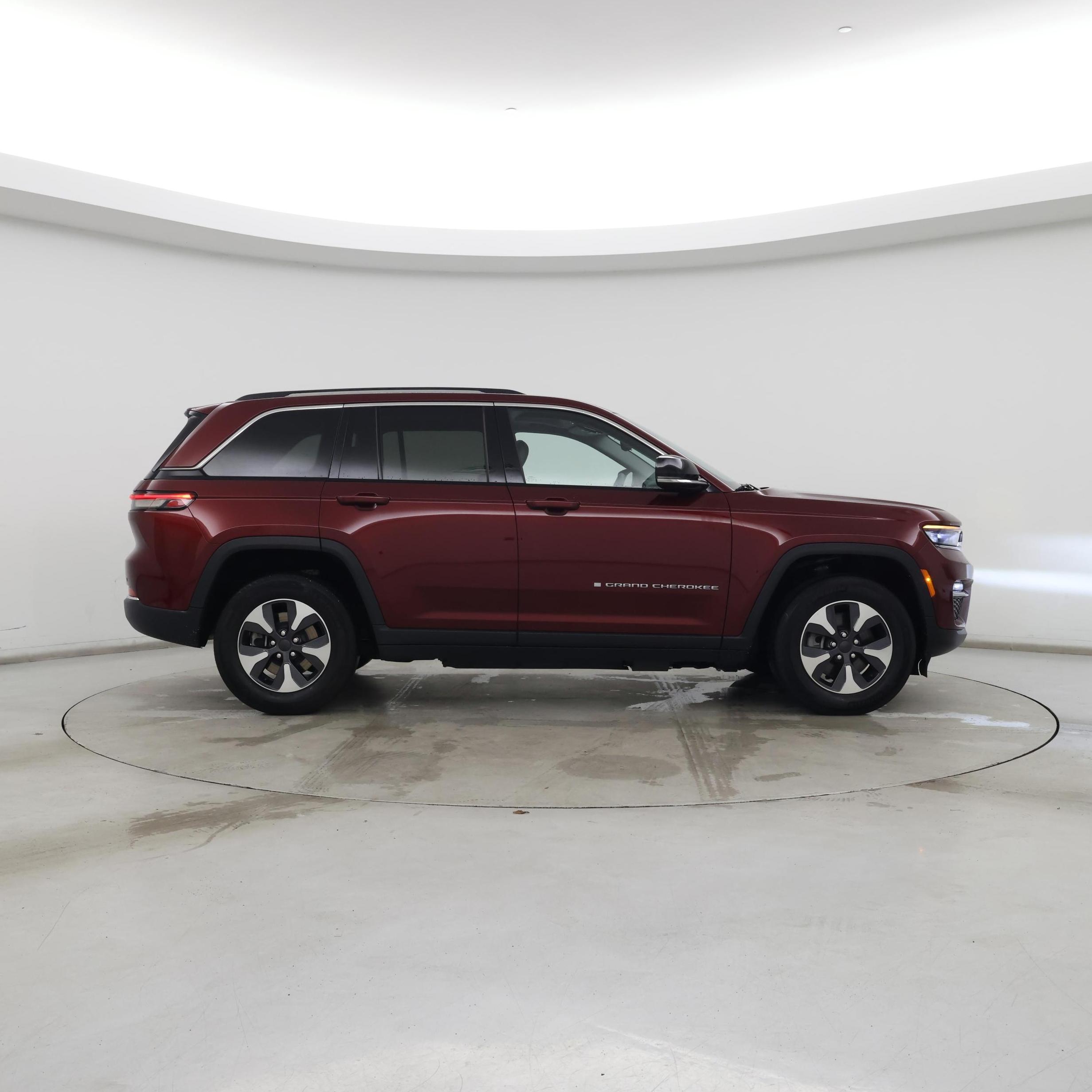 Thumbnail: 2022 Jeep Grand Cherokee - 7