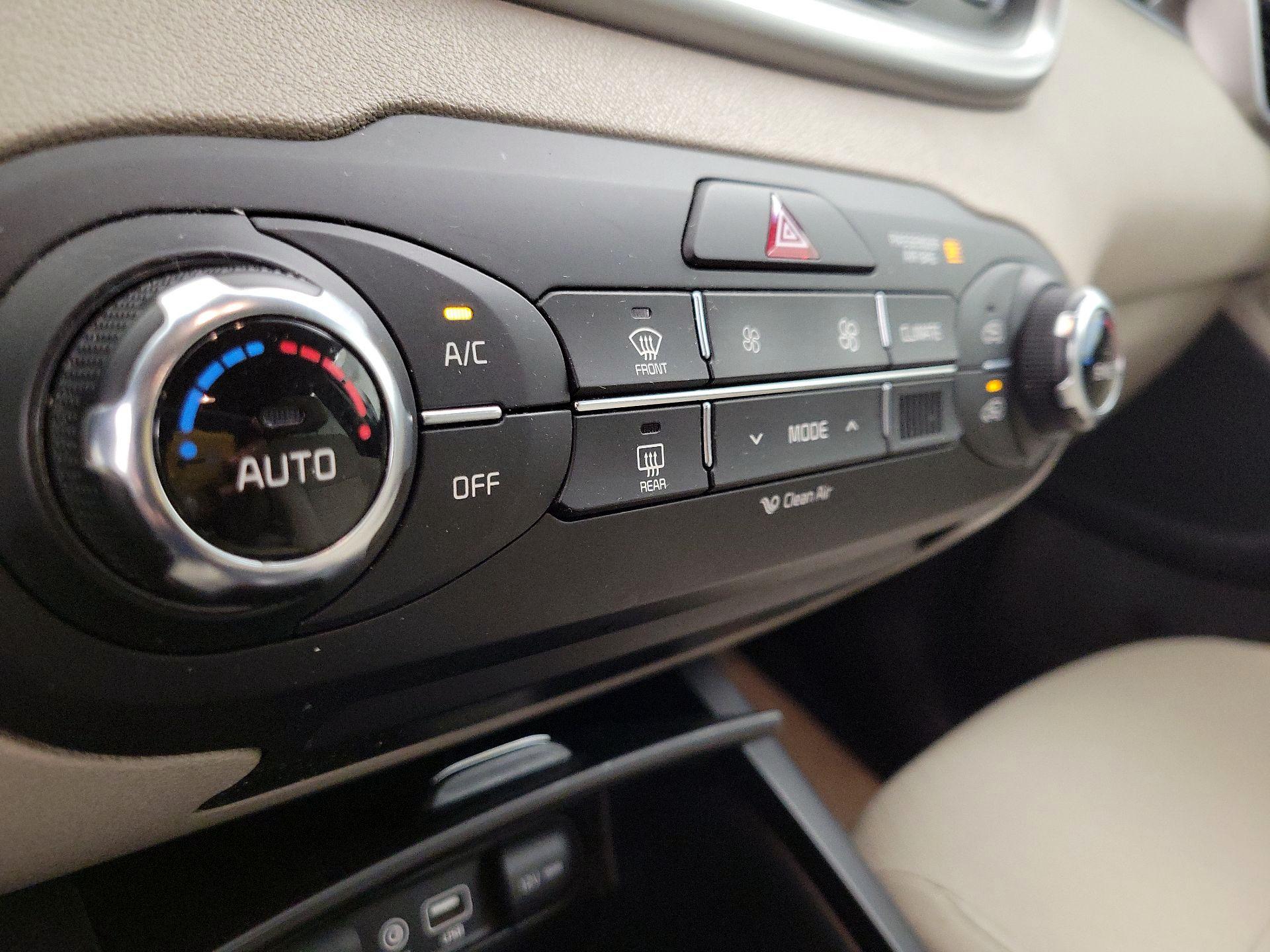 Thumbnail: 2018 Kia Sorento - 16