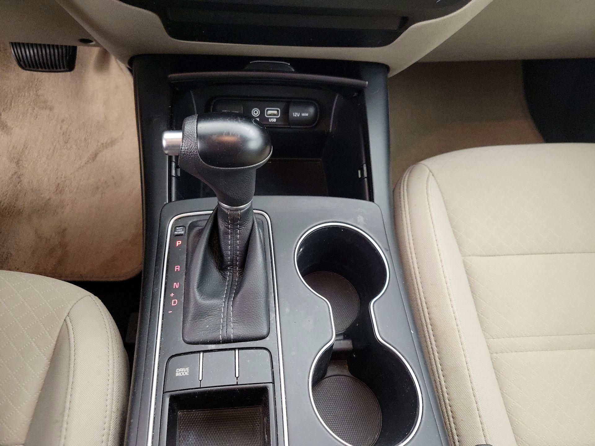 Thumbnail: 2018 Kia Sorento - 17