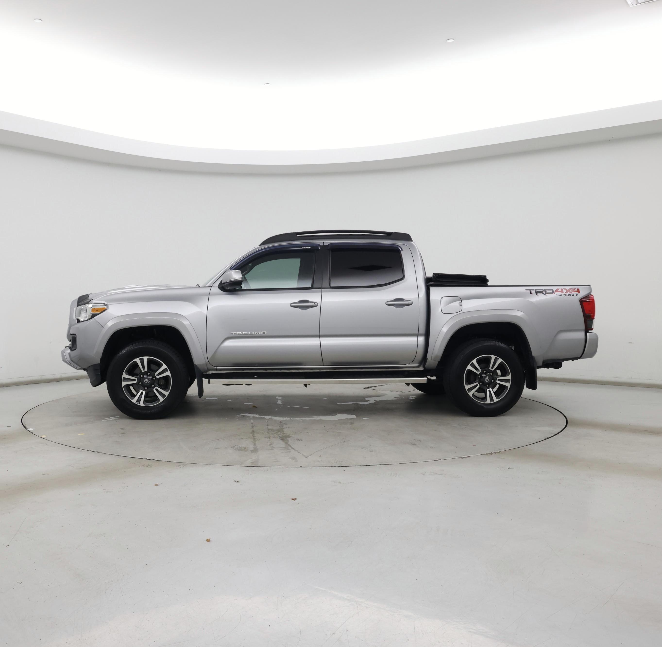 Thumbnail: 2019 Toyota Tacoma - 3