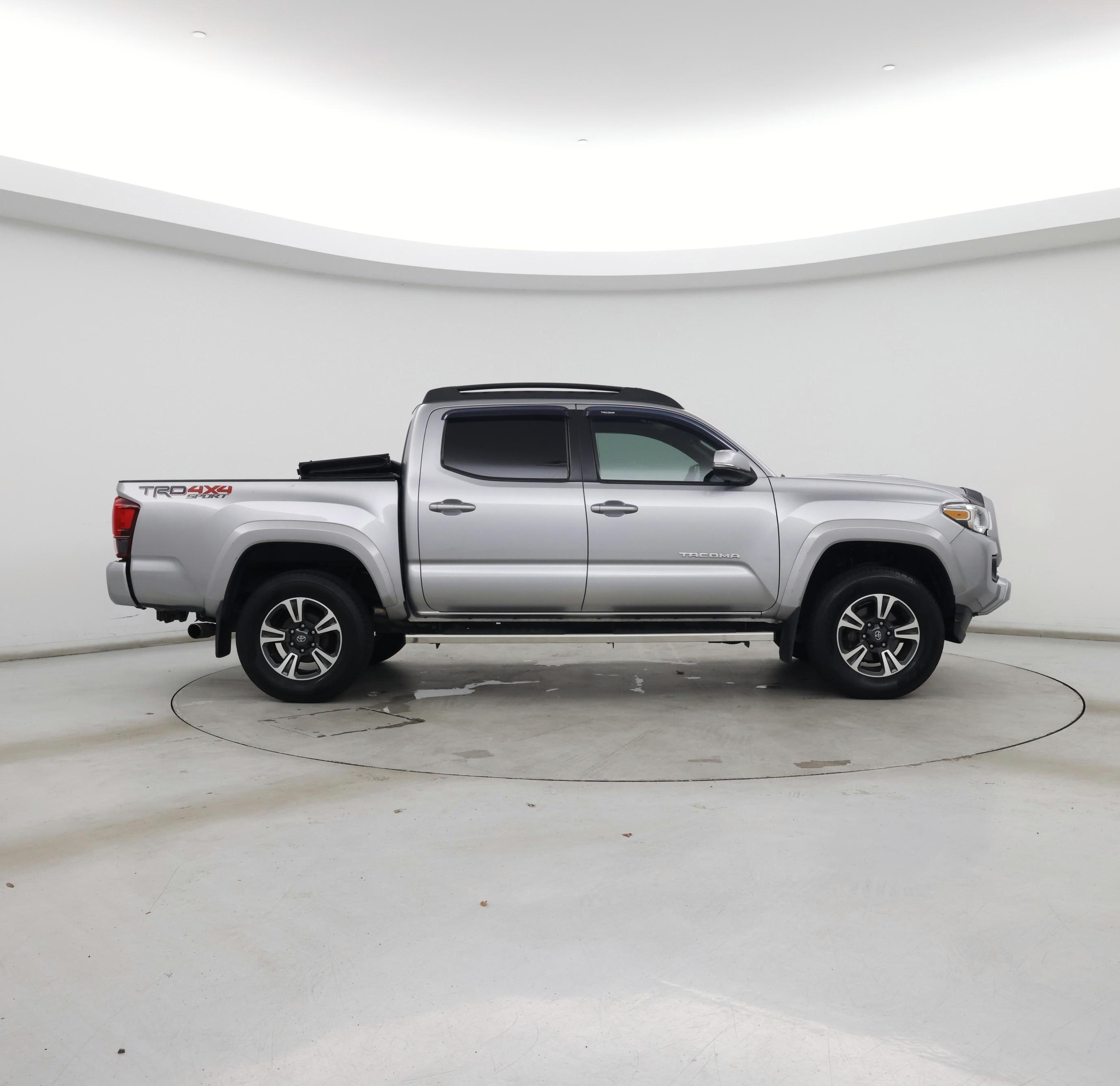 Thumbnail: 2019 Toyota Tacoma - 7