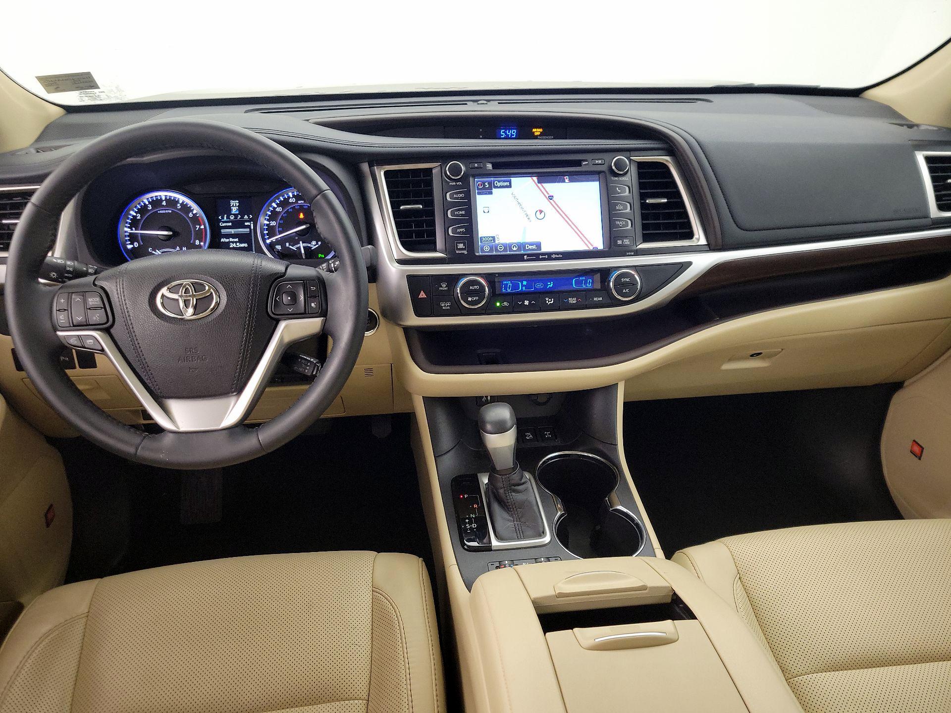 Thumbnail: 2016 Toyota Highlander - 9