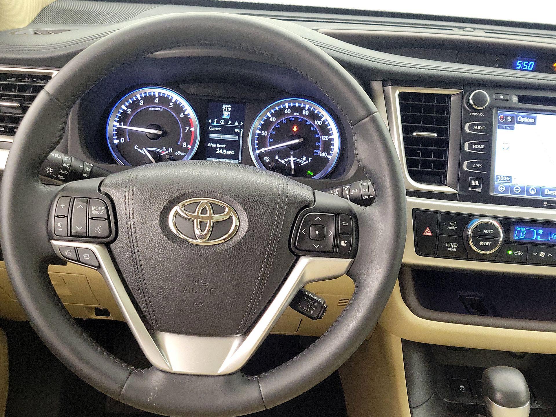 Thumbnail: 2016 Toyota Highlander - 10