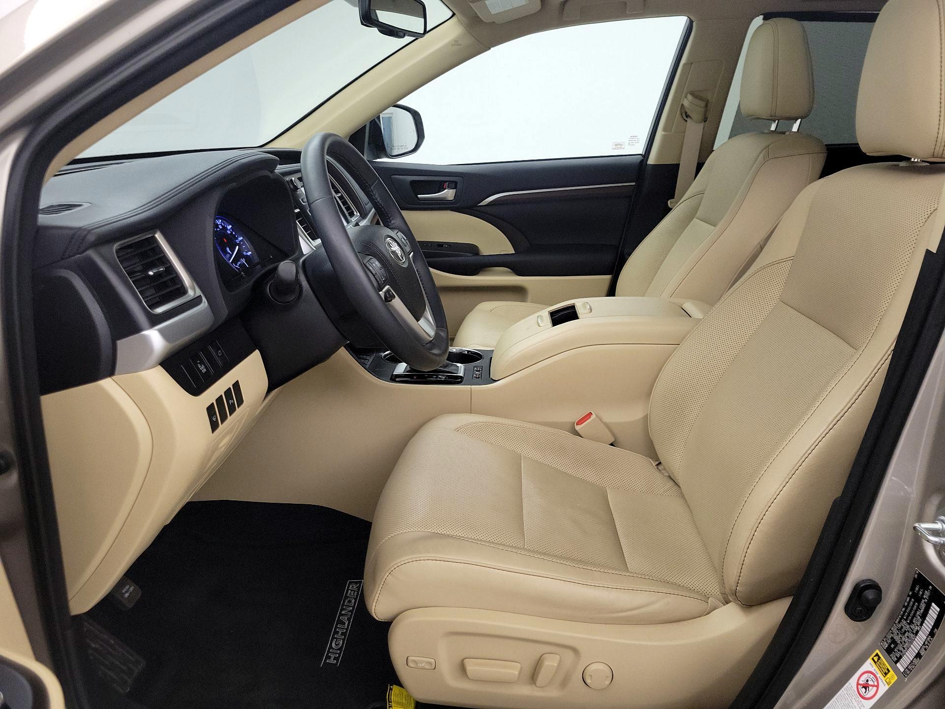 Thumbnail: 2016 Toyota Highlander - 11