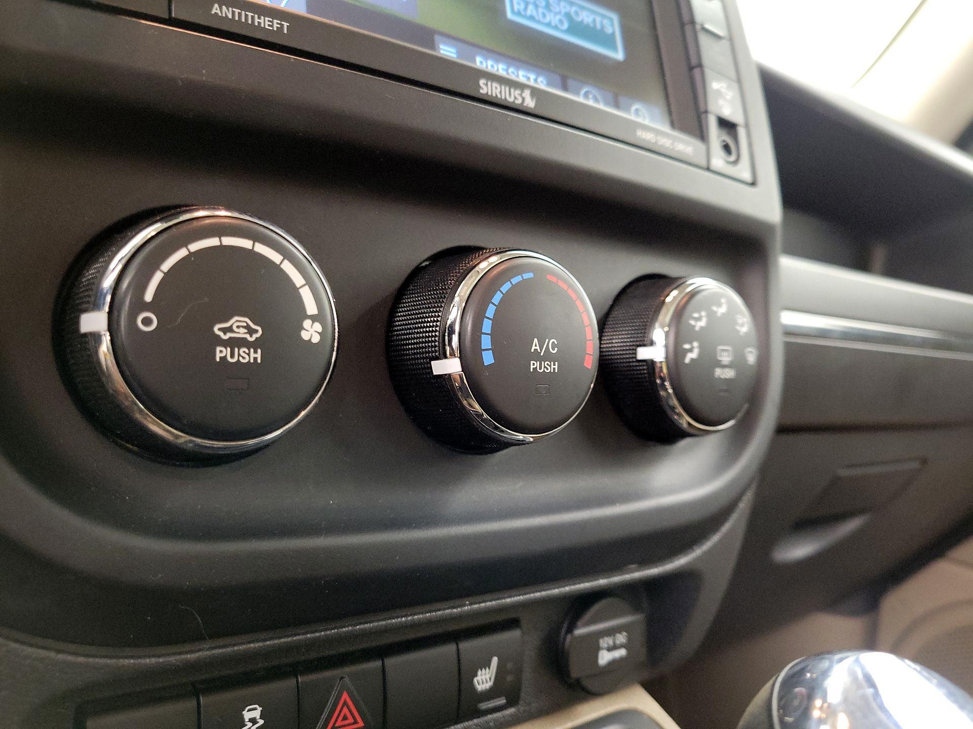 Thumbnail: 2016 Jeep Patriot - 15