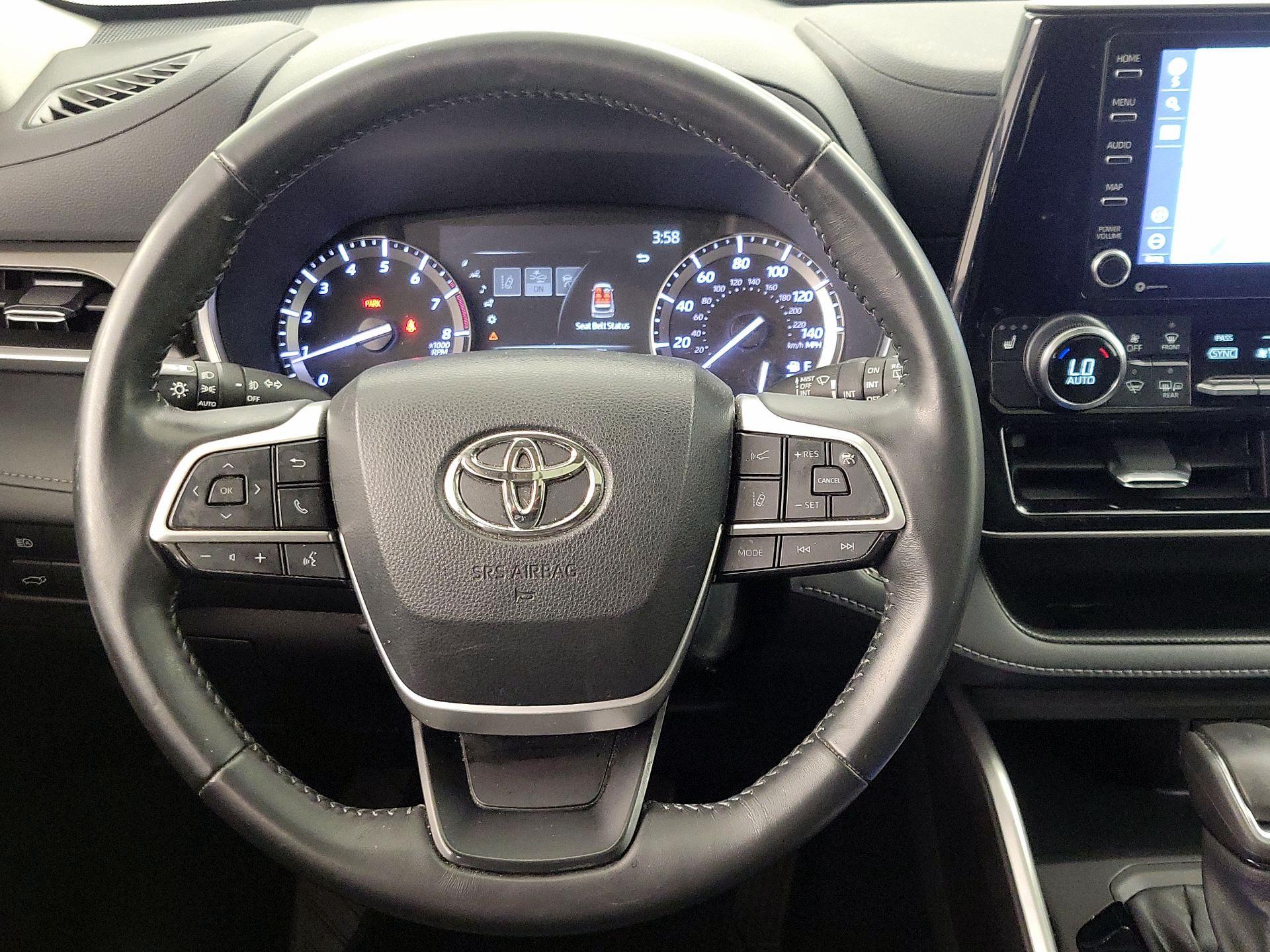Thumbnail: 2022 Toyota Highlander - 10