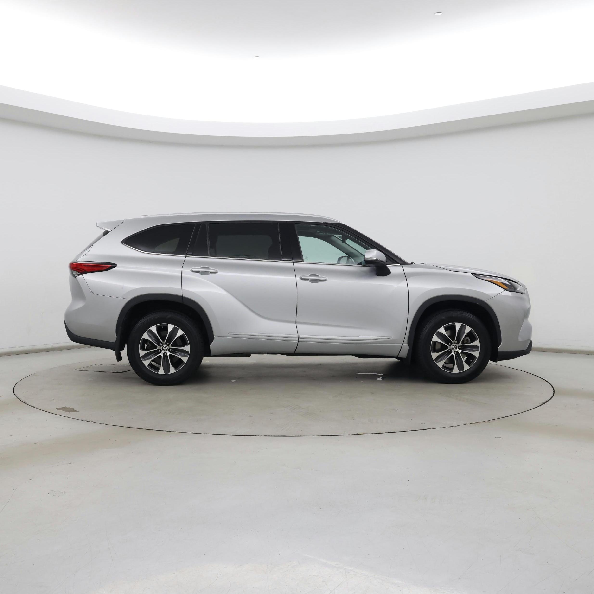Thumbnail: 2022 Toyota Highlander - 7