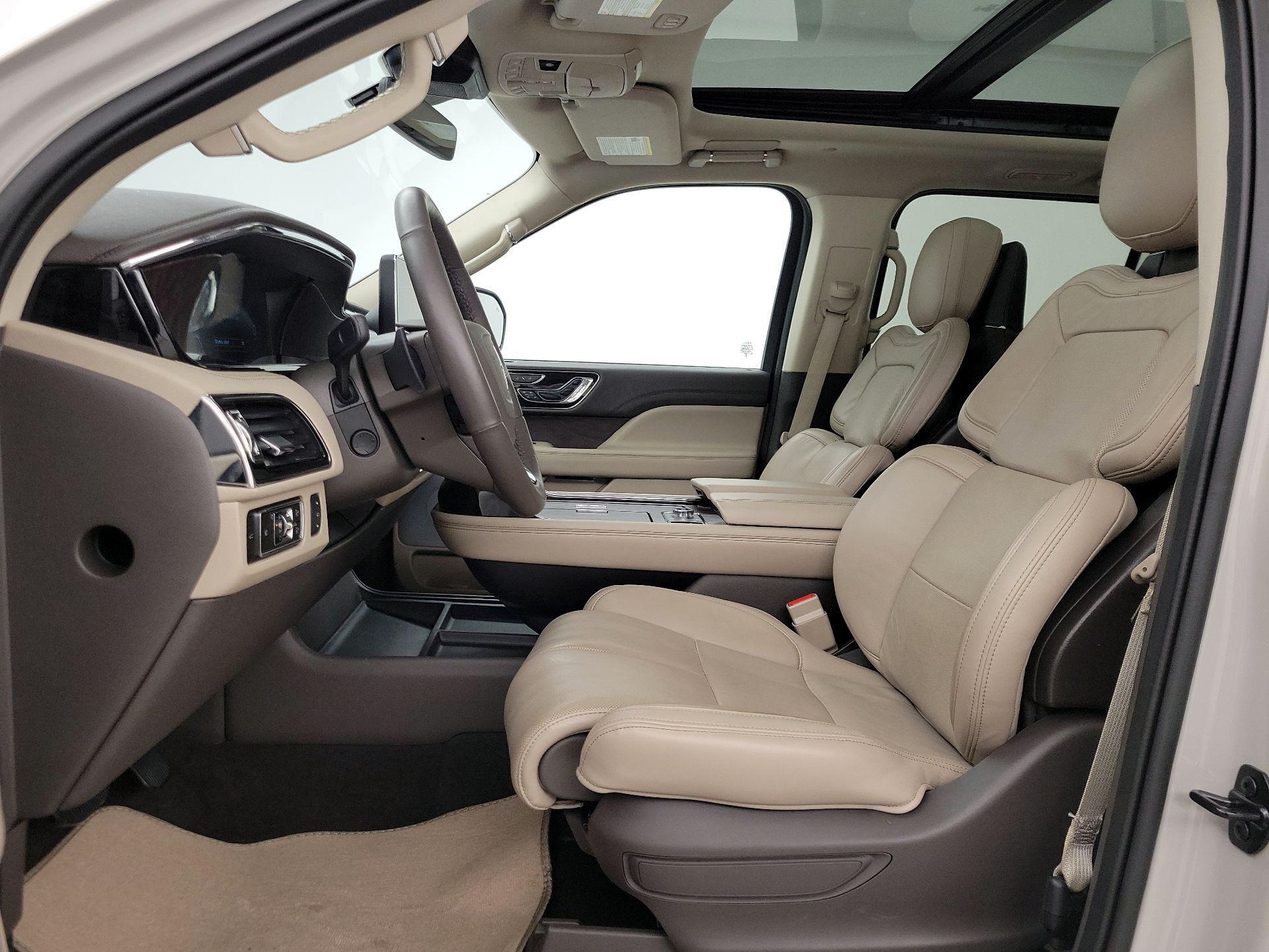 Thumbnail: 2023 Lincoln Navigator L - 11